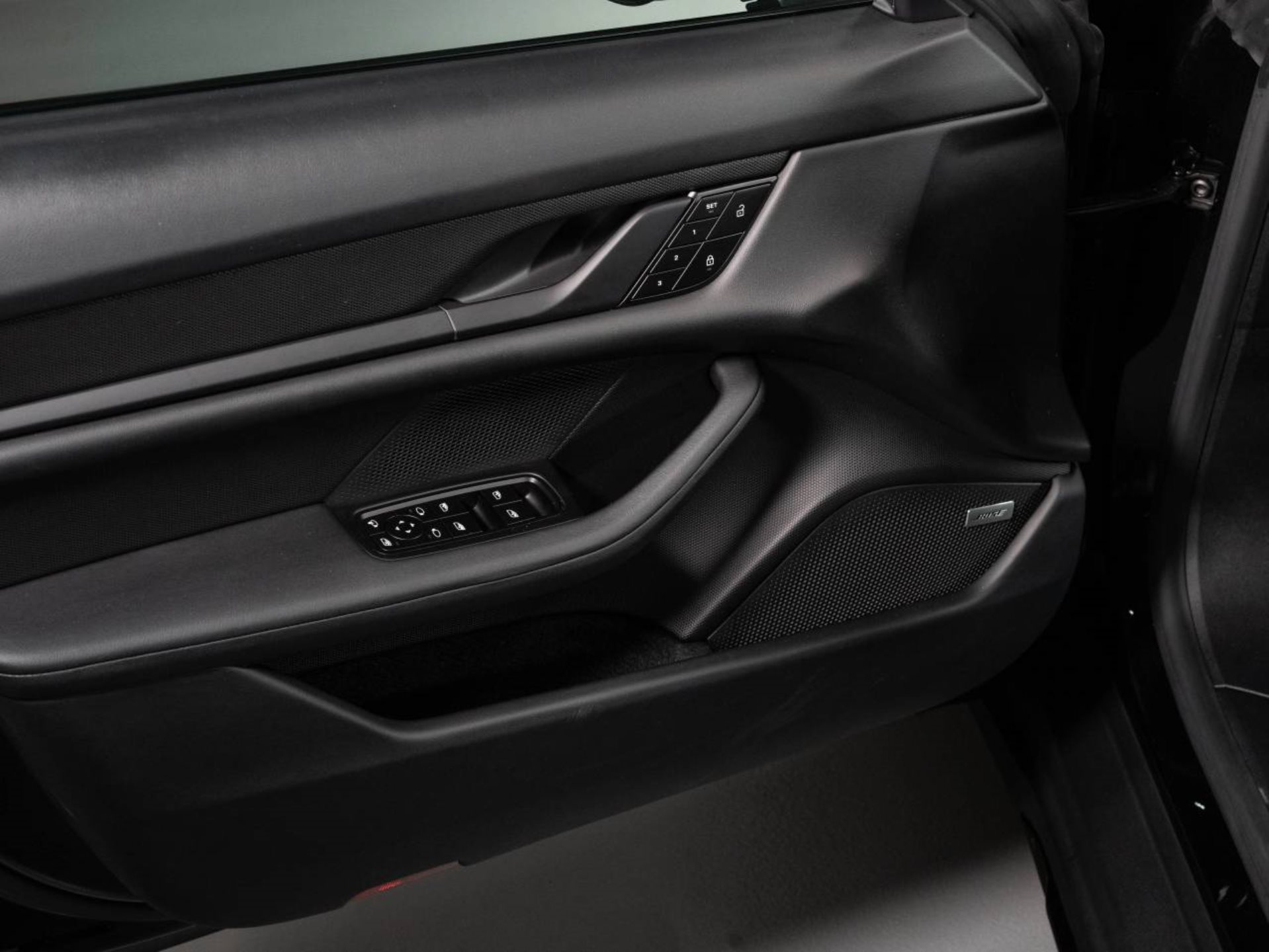 PORSCHE Taycan 4 Cross Turismo (MY22)-image-14