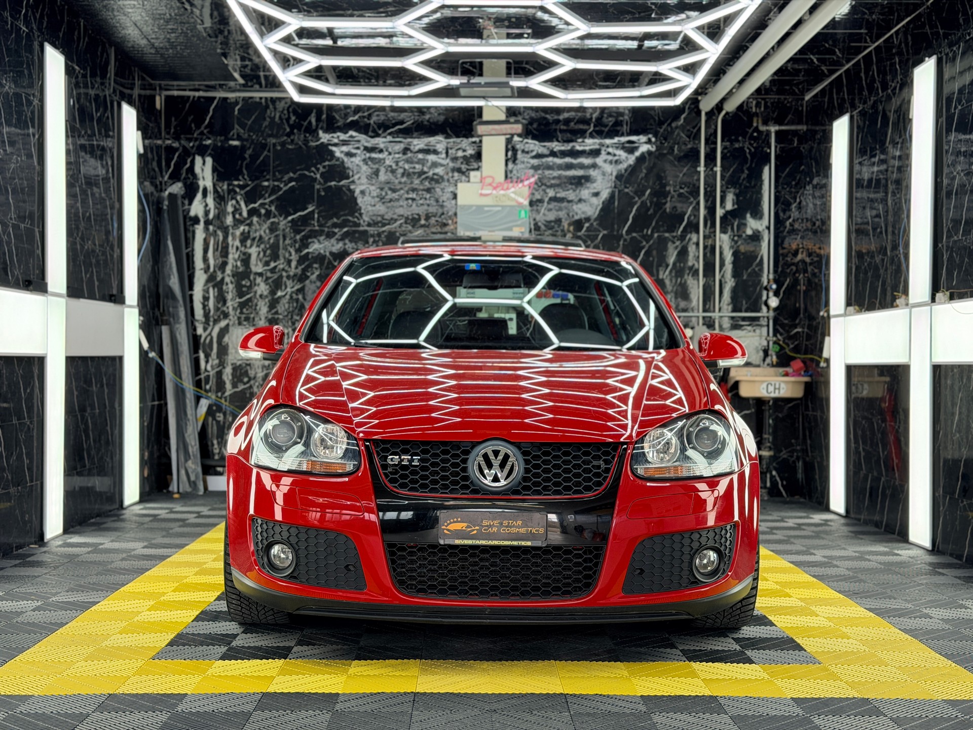 VW GTI-showroom-element-1