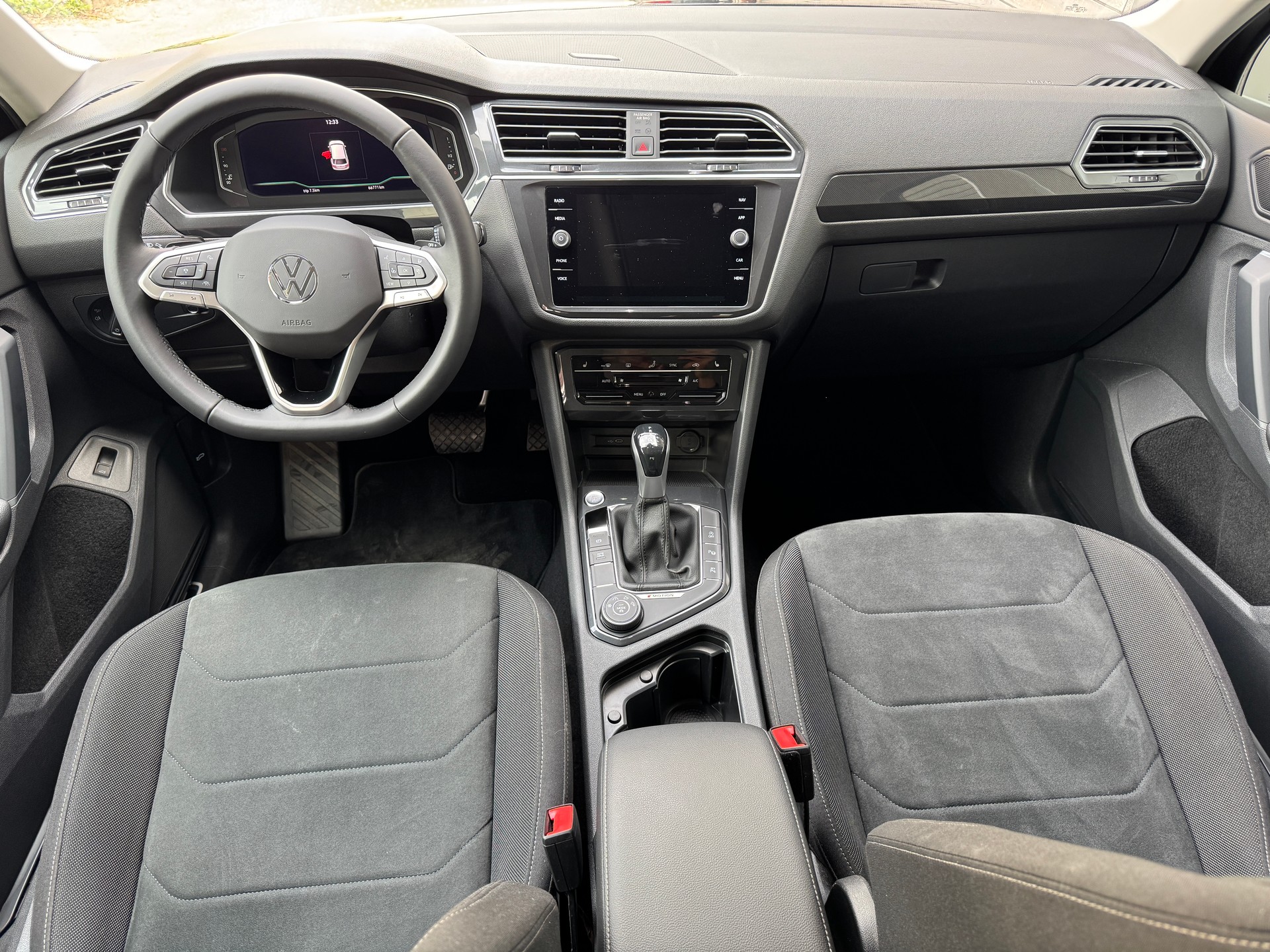 VW Tiguan 2.0 TDI SCR Elegance 4Motion DSG-image-8