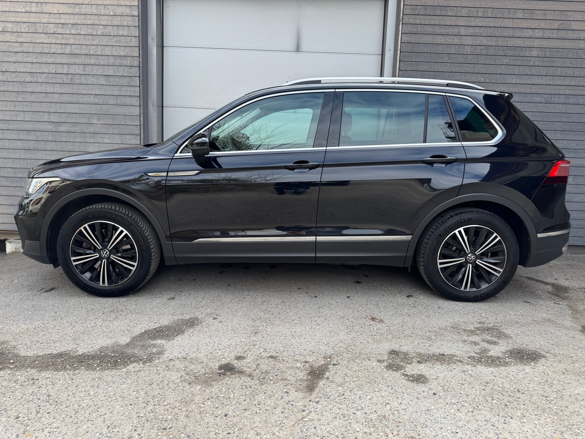 VW Tiguan 2.0 TDI SCR Elegance 4Motion DSG-image-2
