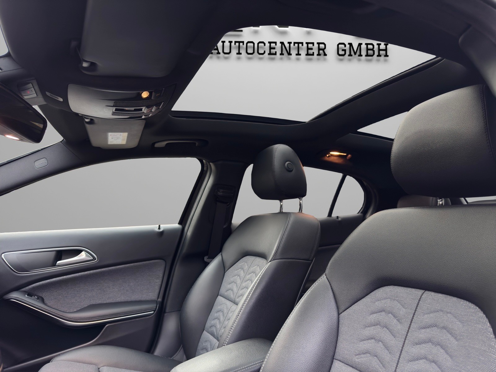 MERCEDES-BENZ GLA 200 d Swiss Star Edition Style 4Matic 7G-DCT-image-12