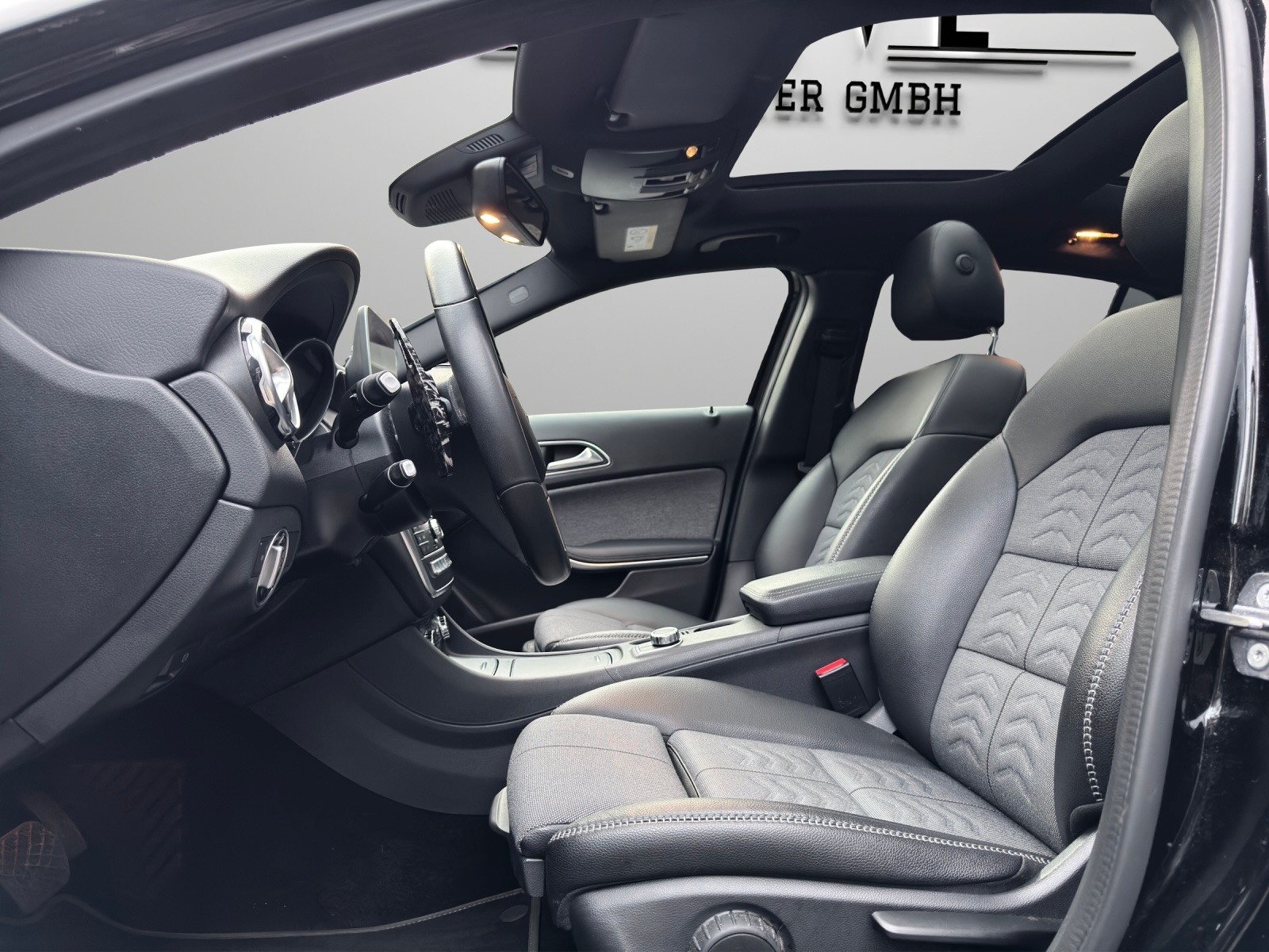 MERCEDES-BENZ GLA 200 d Swiss Star Edition Style 4Matic 7G-DCT-image-7