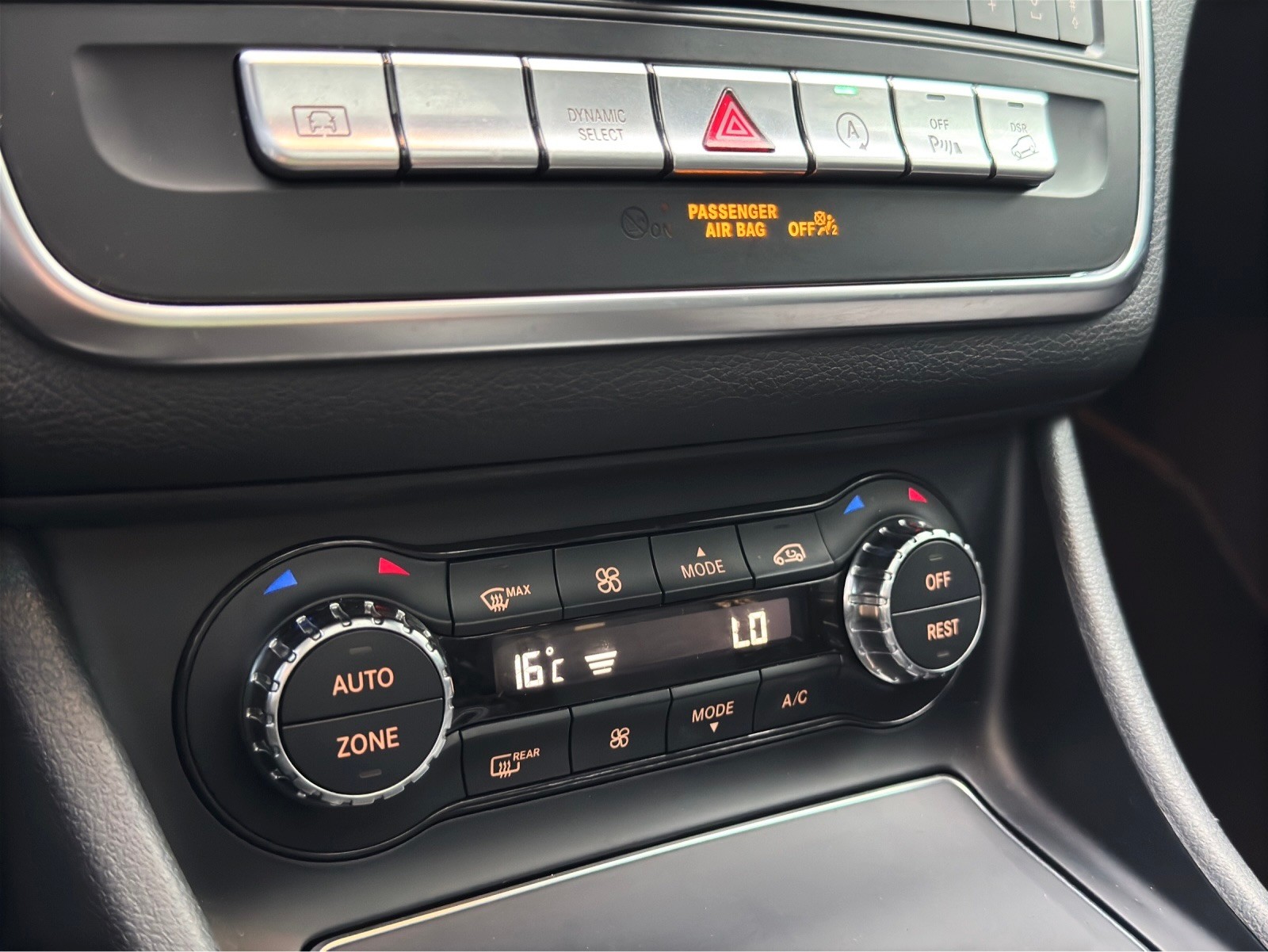 MERCEDES-BENZ GLA 200 d Swiss Star Edition Style 4Matic 7G-DCT-image-16