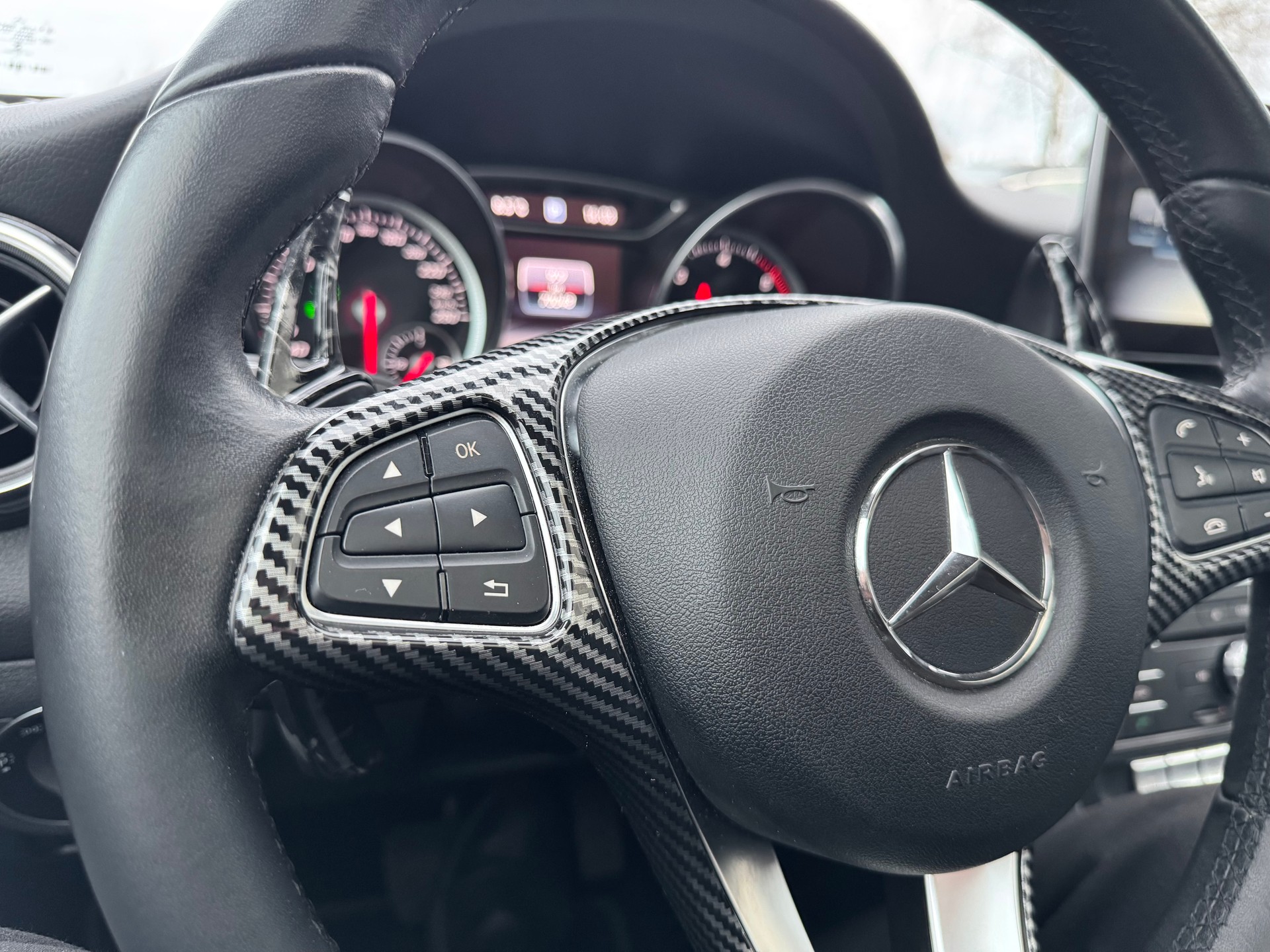 MERCEDES-BENZ GLA 200 d Swiss Star Edition Style 4Matic 7G-DCT-image-20