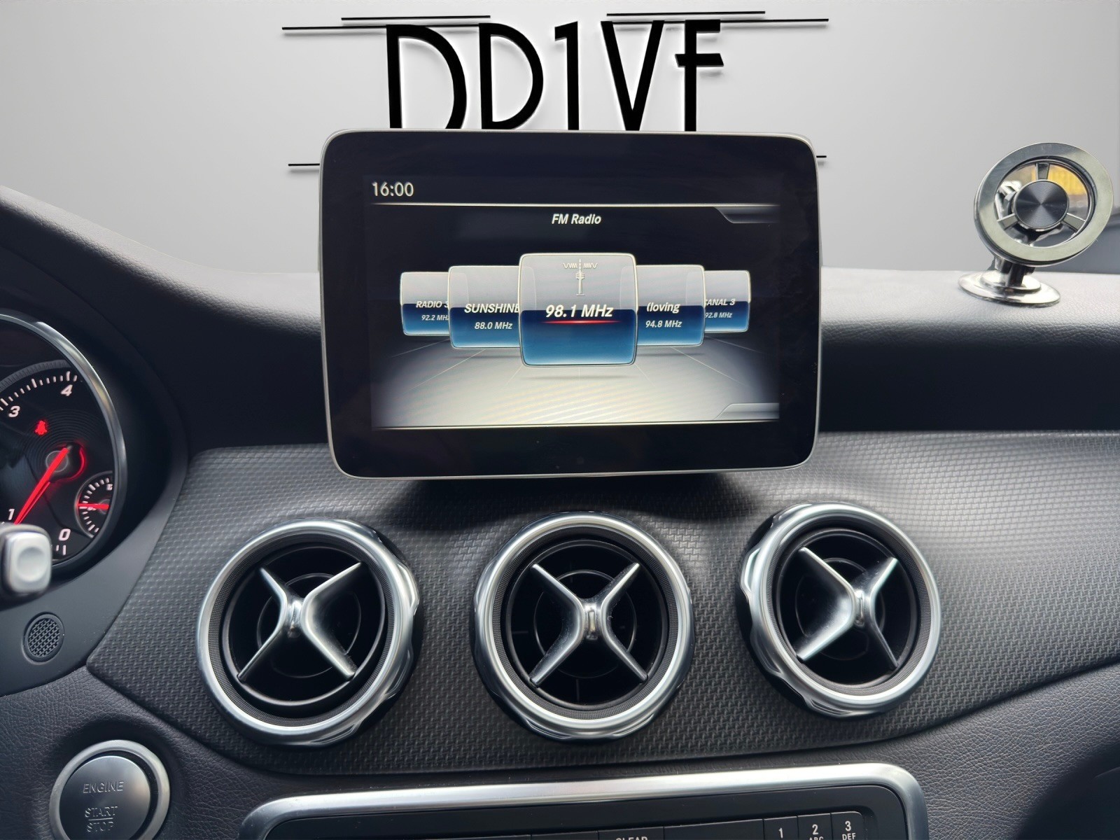 MERCEDES-BENZ GLA 200 d Swiss Star Edition Style 4Matic 7G-DCT-image-15