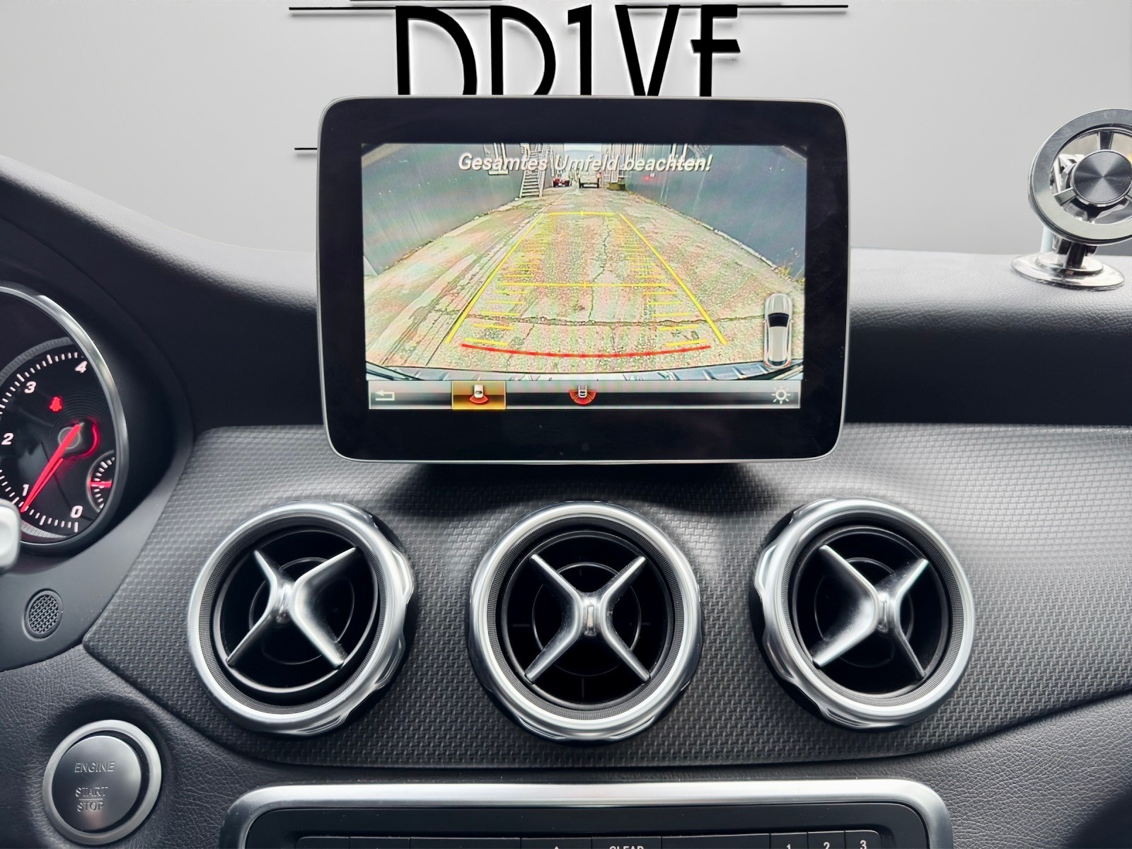 MERCEDES-BENZ GLA 200 d Swiss Star Edition Style 4Matic 7G-DCT-image-14