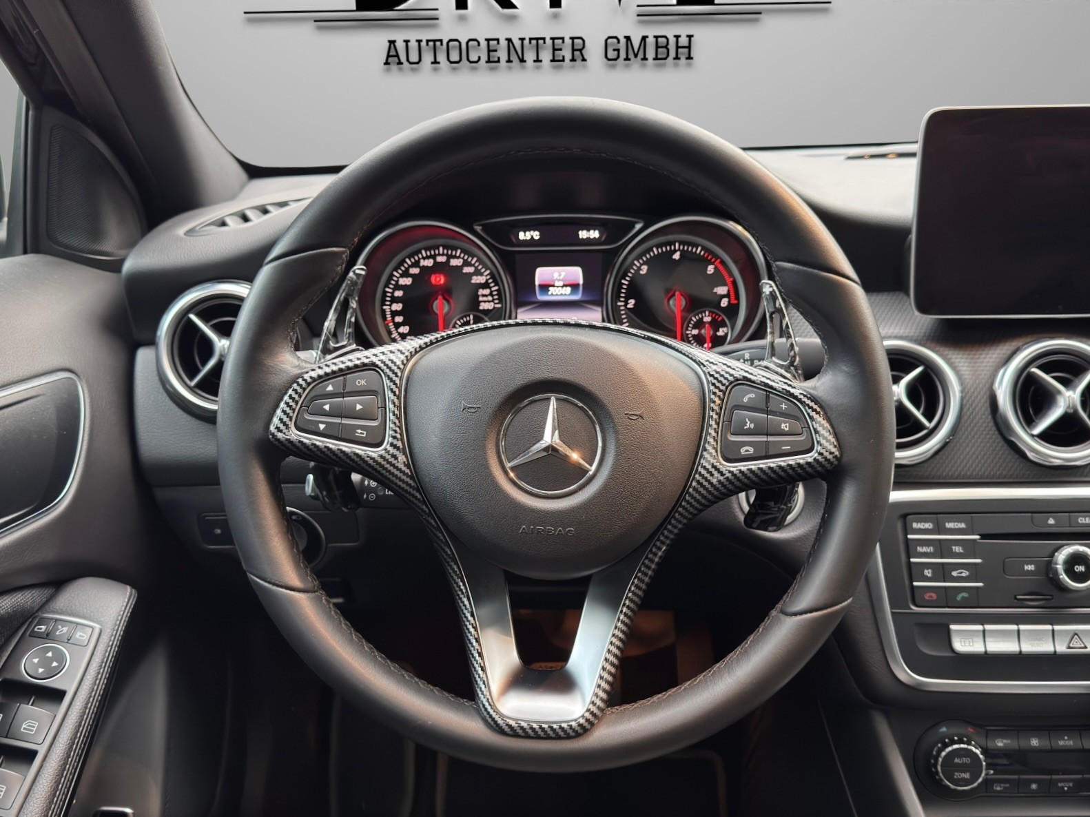 MERCEDES-BENZ GLA 200 d Swiss Star Edition Style 4Matic 7G-DCT-image-9