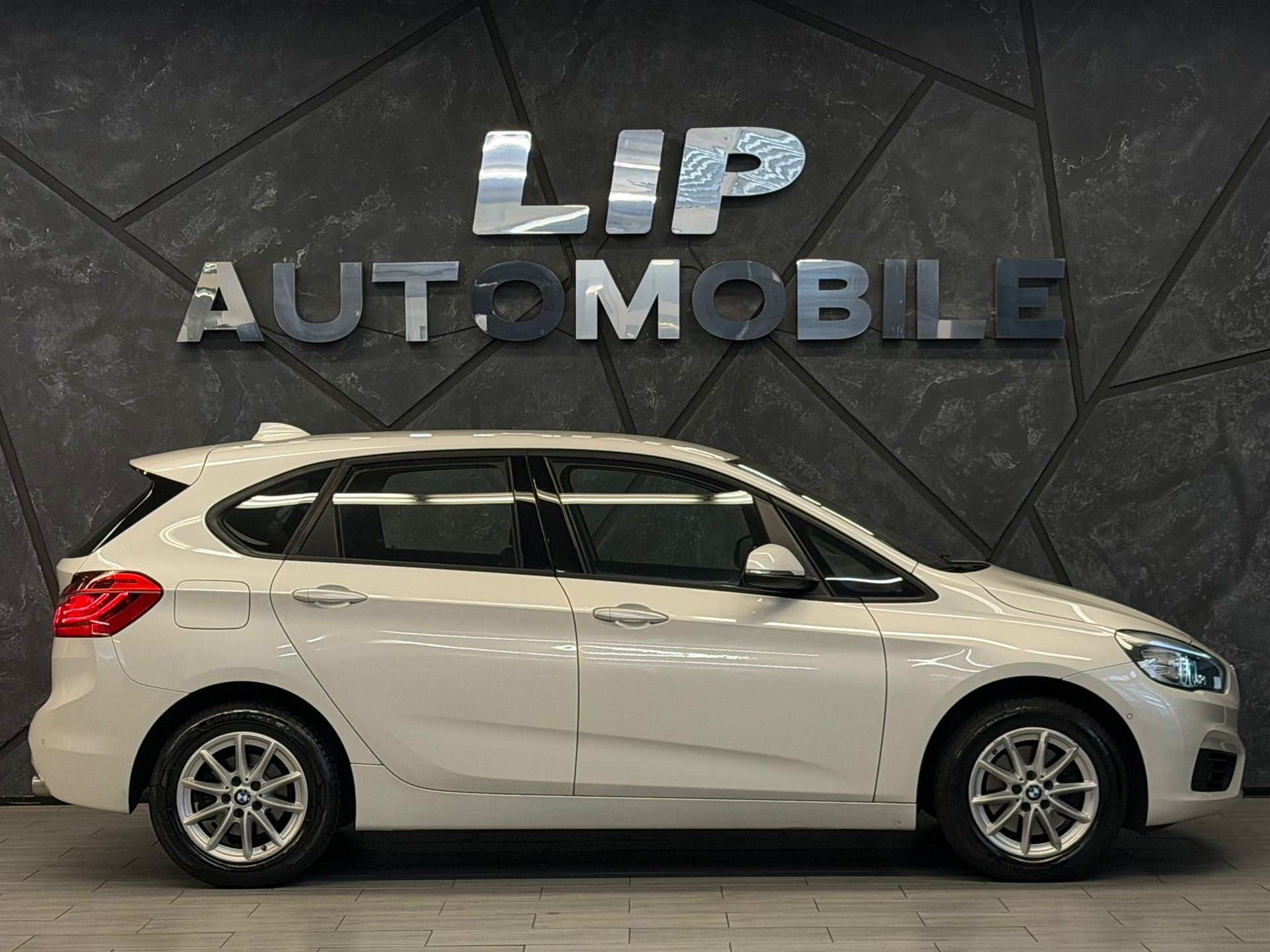 BMW 220d xDrive Active Tourer Steptronic-image-3