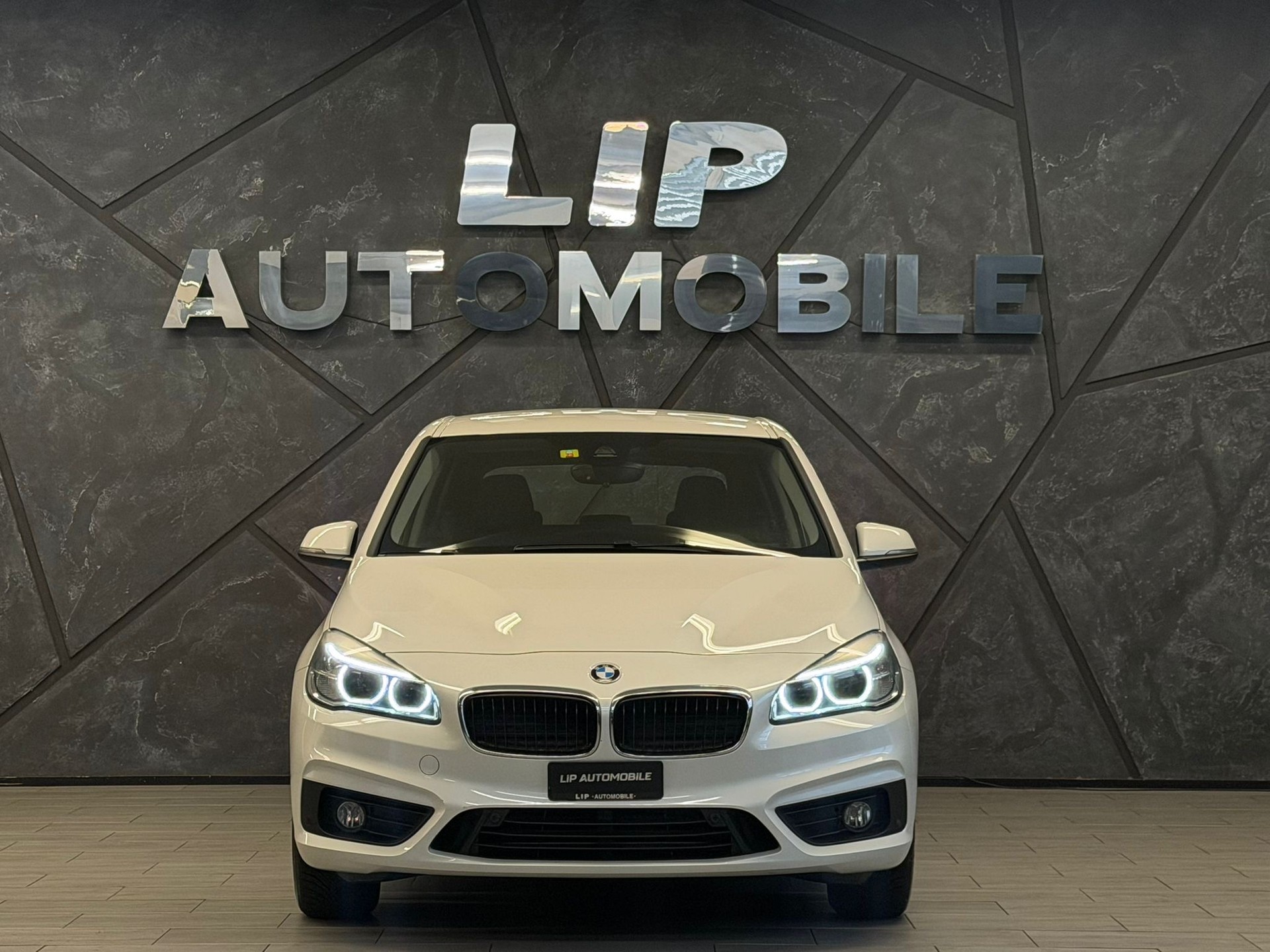 BMW 220d xDrive Active Tourer Steptronic-image-1