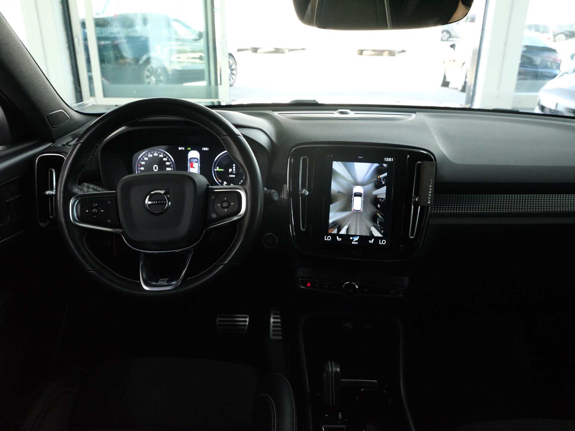 VOLVO XC40 T5 TwE Momentum DCT *Panorama* *360 Kamera* *Elekt. Sitze*-image-14