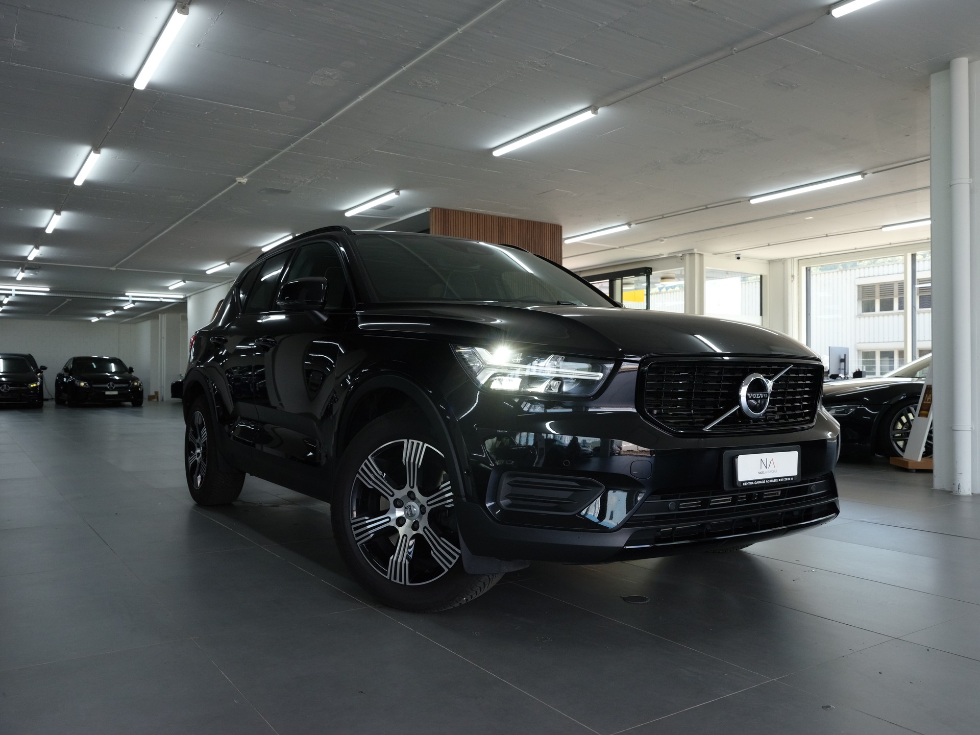 VOLVO XC40 T5 TwE Momentum DCT *Panorama* *360 Kamera* *Elekt. Sitze*-image-0