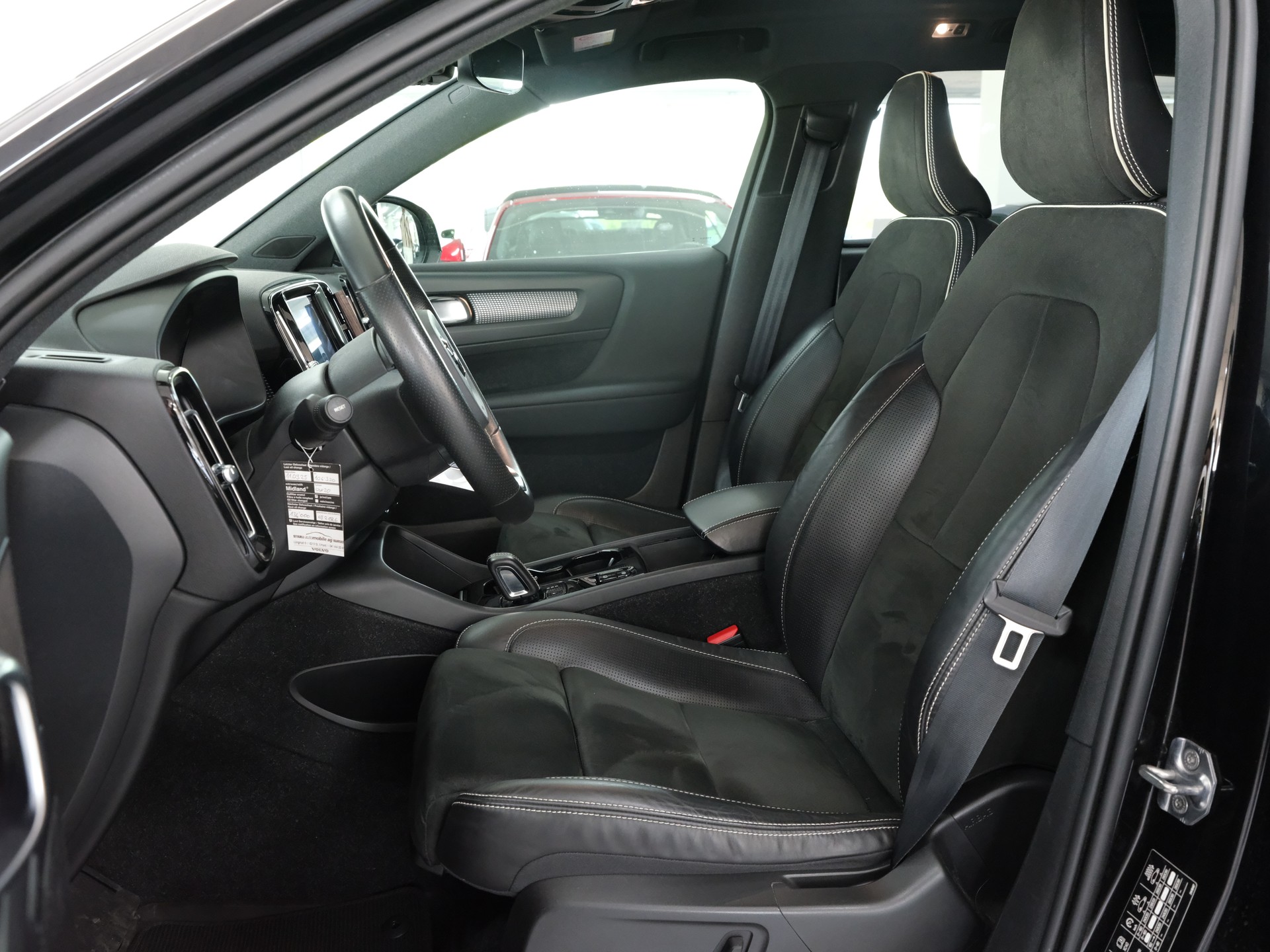 VOLVO XC40 T5 TwE Momentum DCT *Panorama* *360 Kamera* *Elekt. Sitze*-image-13