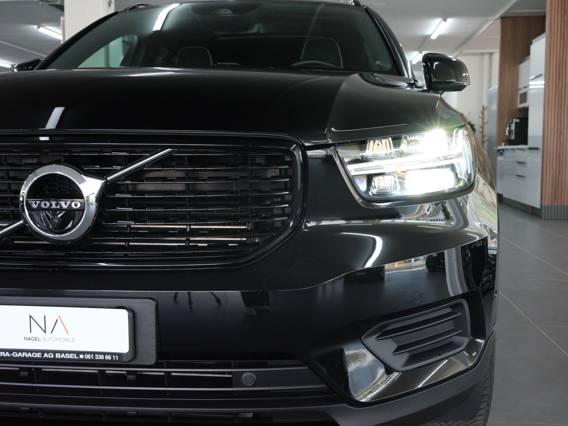 VOLVO XC40 T5 TwE Momentum DCT *Panorama* *360 Kamera* *Elekt. Sitze*-image-6