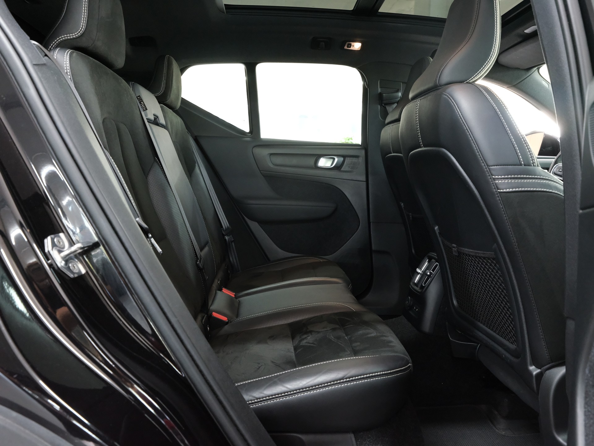 VOLVO XC40 T5 TwE Momentum DCT *Panorama* *360 Kamera* *Elekt. Sitze*-image-15