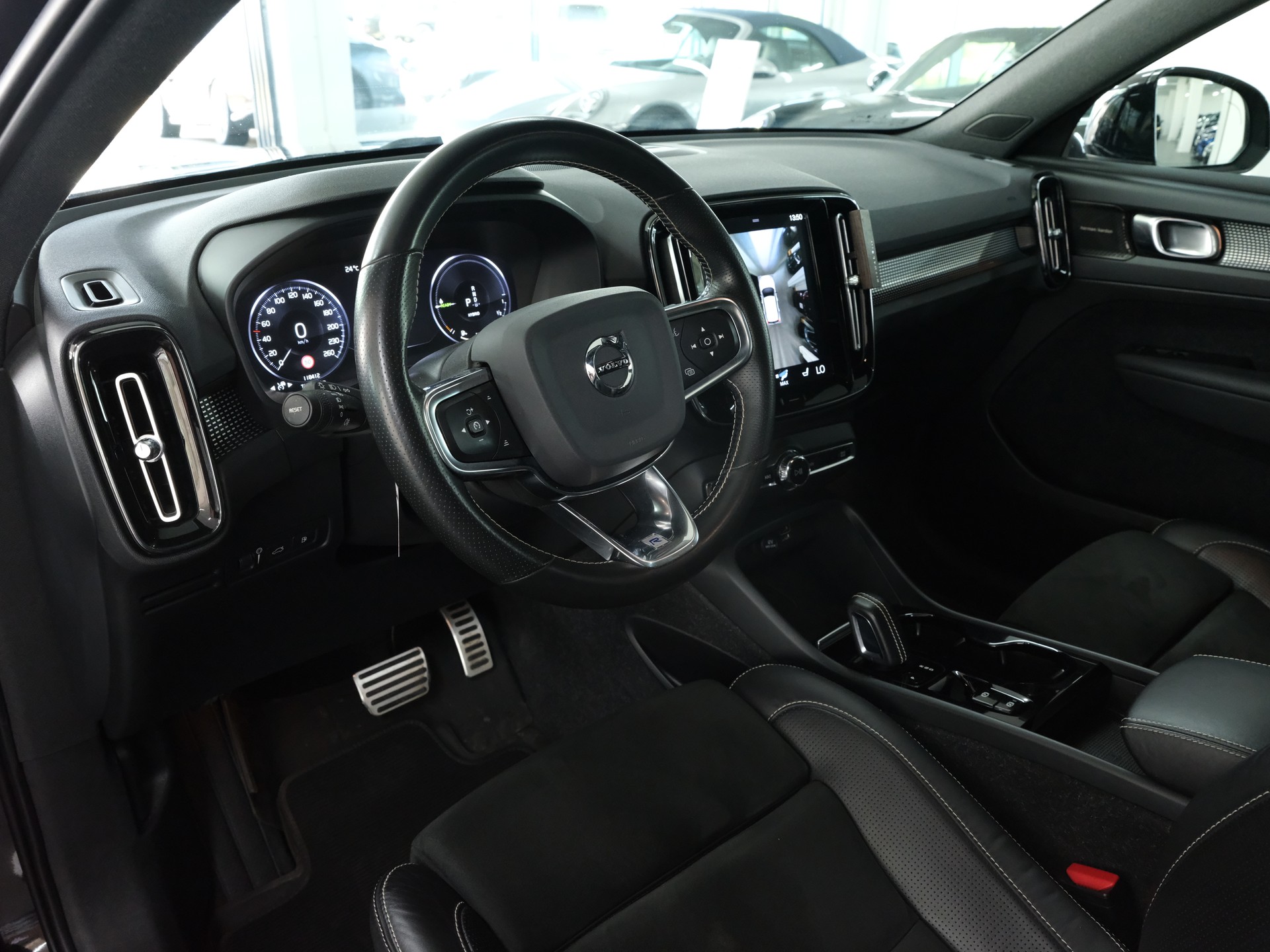 VOLVO XC40 T5 TwE Momentum DCT *Panorama* *360 Kamera* *Elekt. Sitze*-image-11