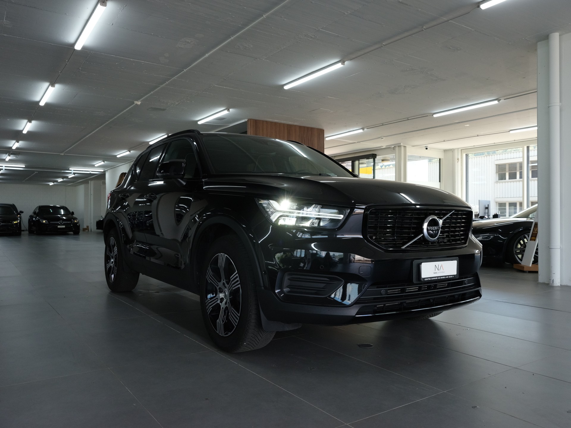 VOLVO XC40 T5 TwE Momentum DCT *Panorama* *360 Kamera* *Elekt. Sitze*-image-1