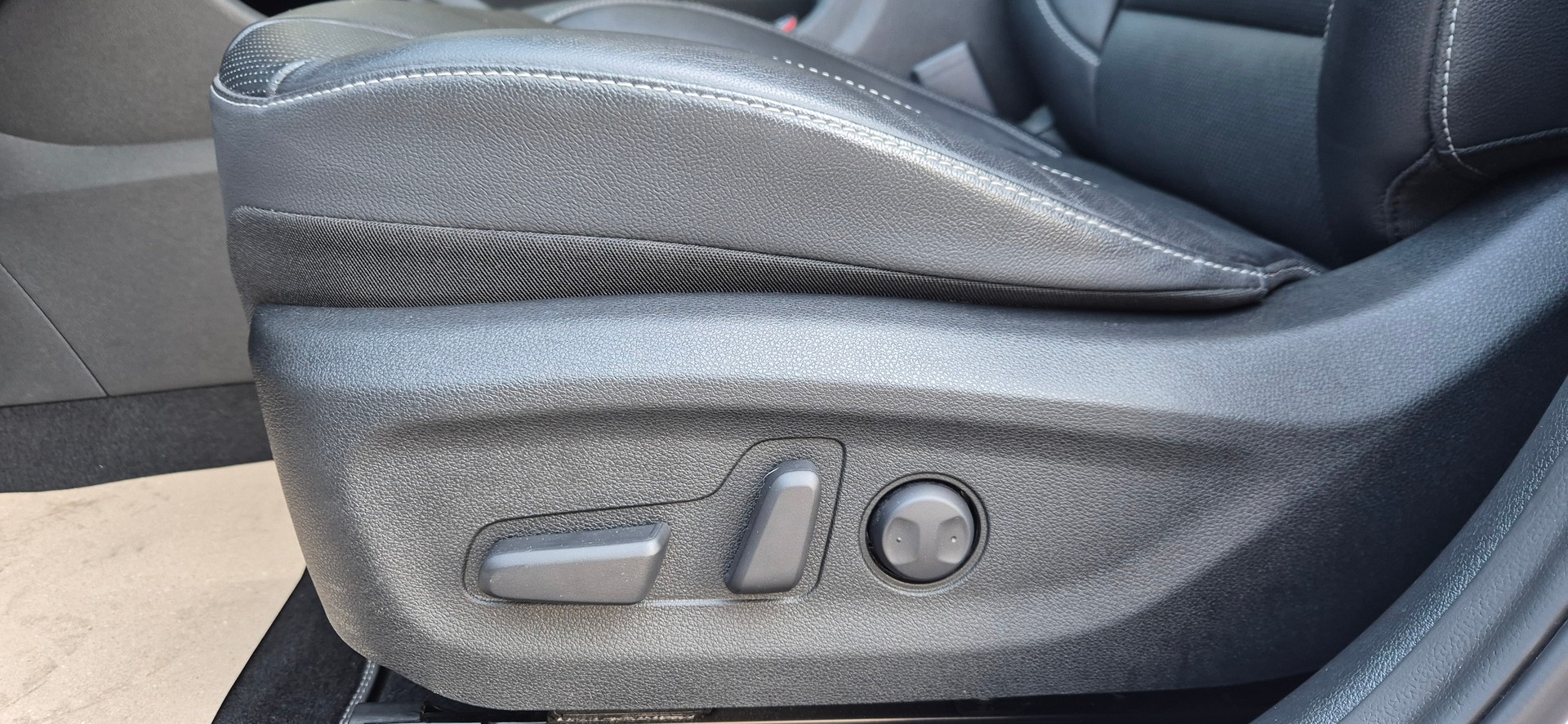 KIA Niro 1.6GDi Plug-in Hybrid Style DCT-image-13
