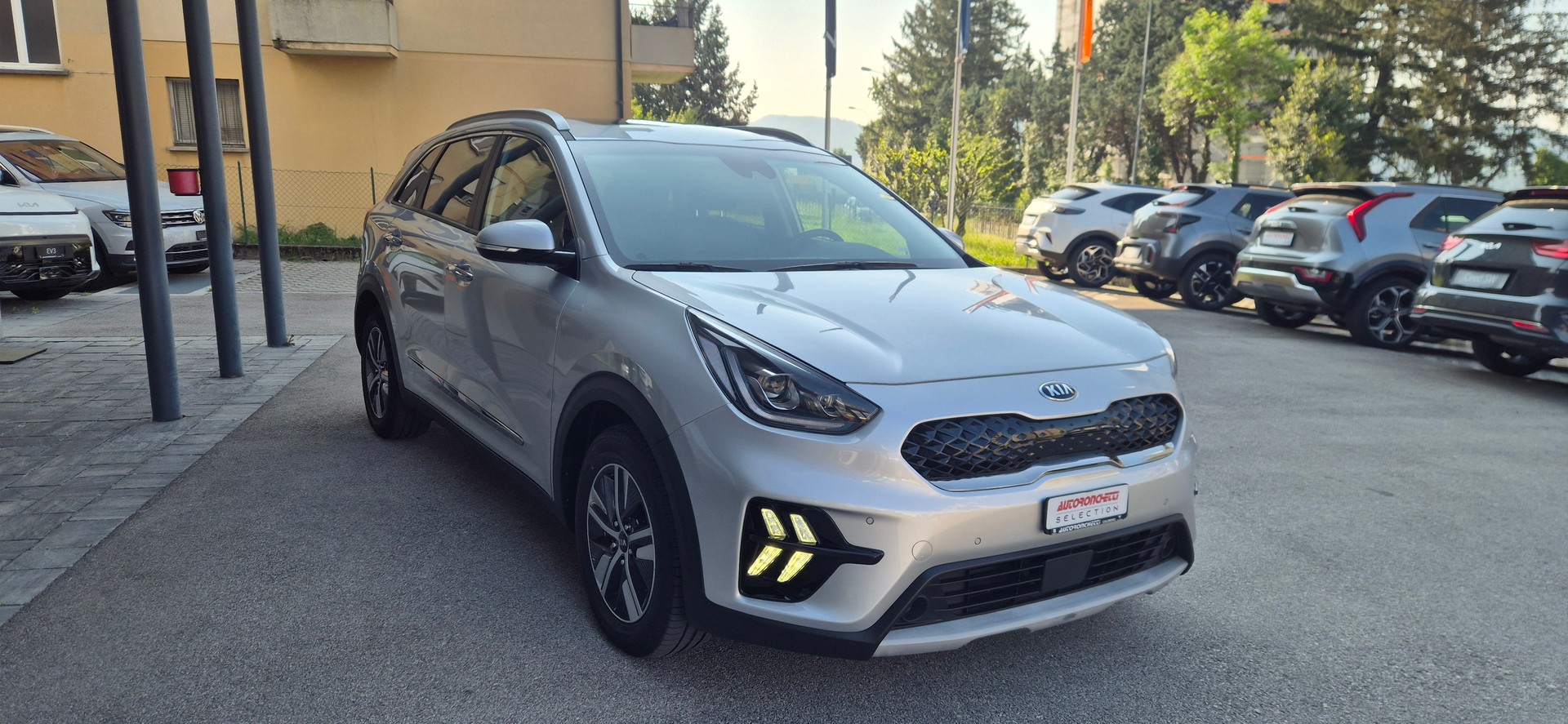 KIA Niro 1.6GDi Plug-in Hybrid Style DCT-image-2