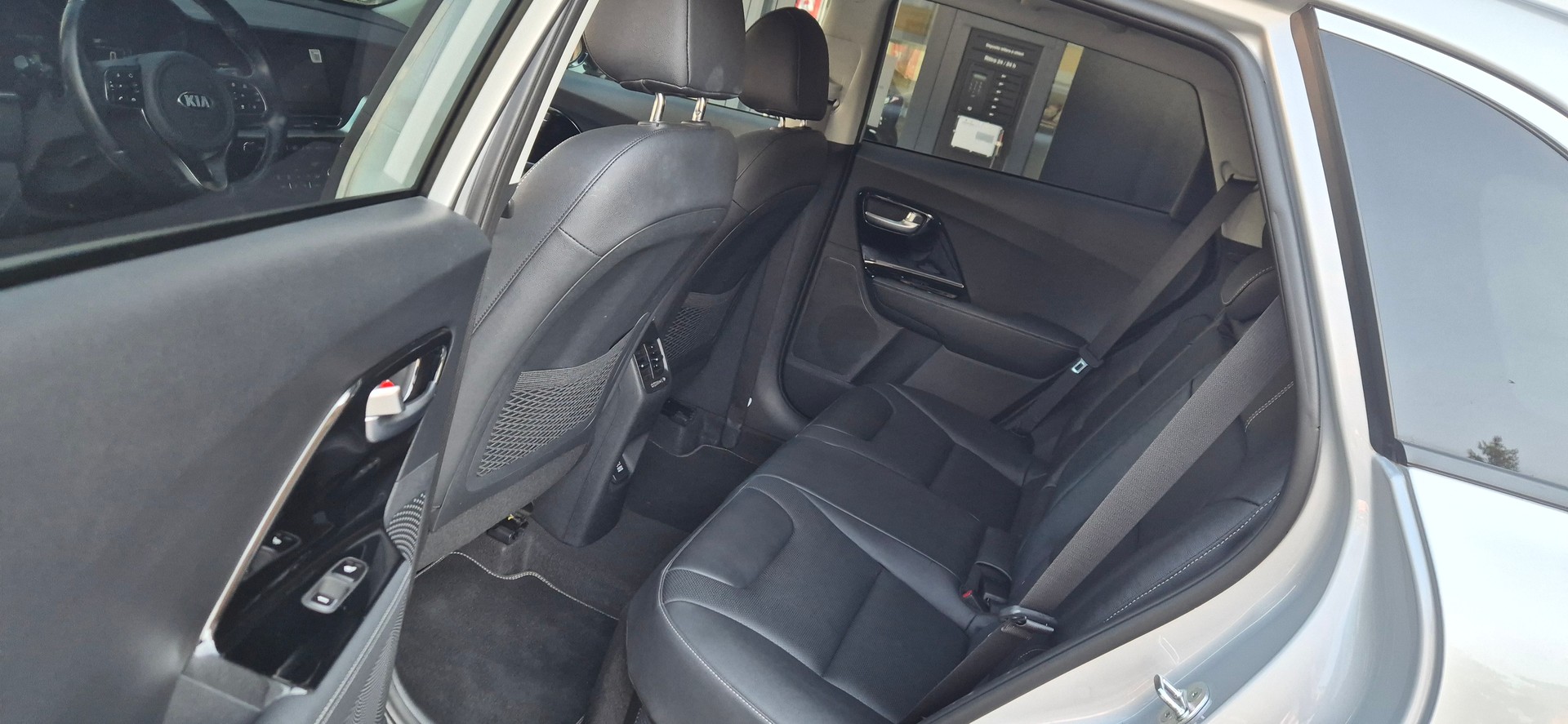 KIA Niro 1.6GDi Plug-in Hybrid Style DCT-image-10