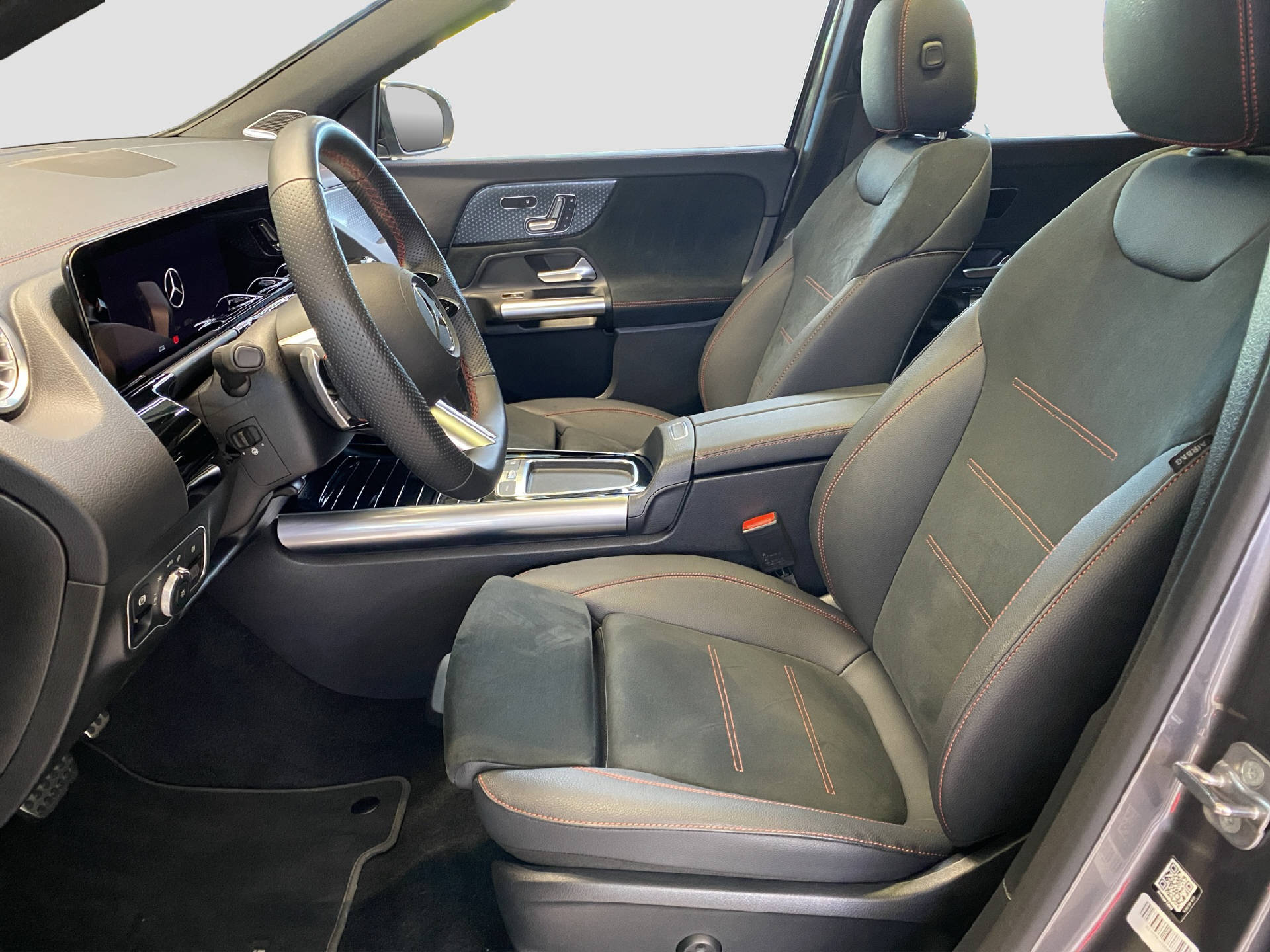 MERCEDES-BENZ EQA 350 Swiss Star AMG Line 4MATIC-image-6