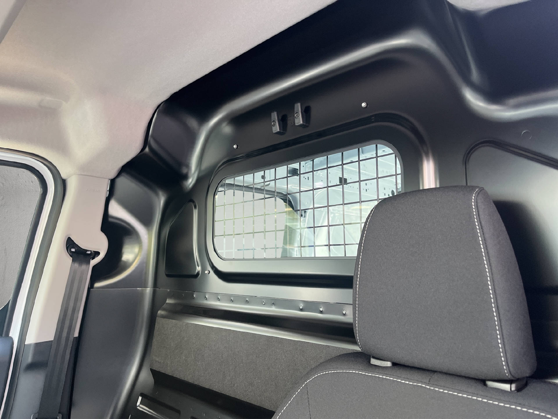 FORD Transit Courier Van 1.0 EcoBoost Trend-image-25