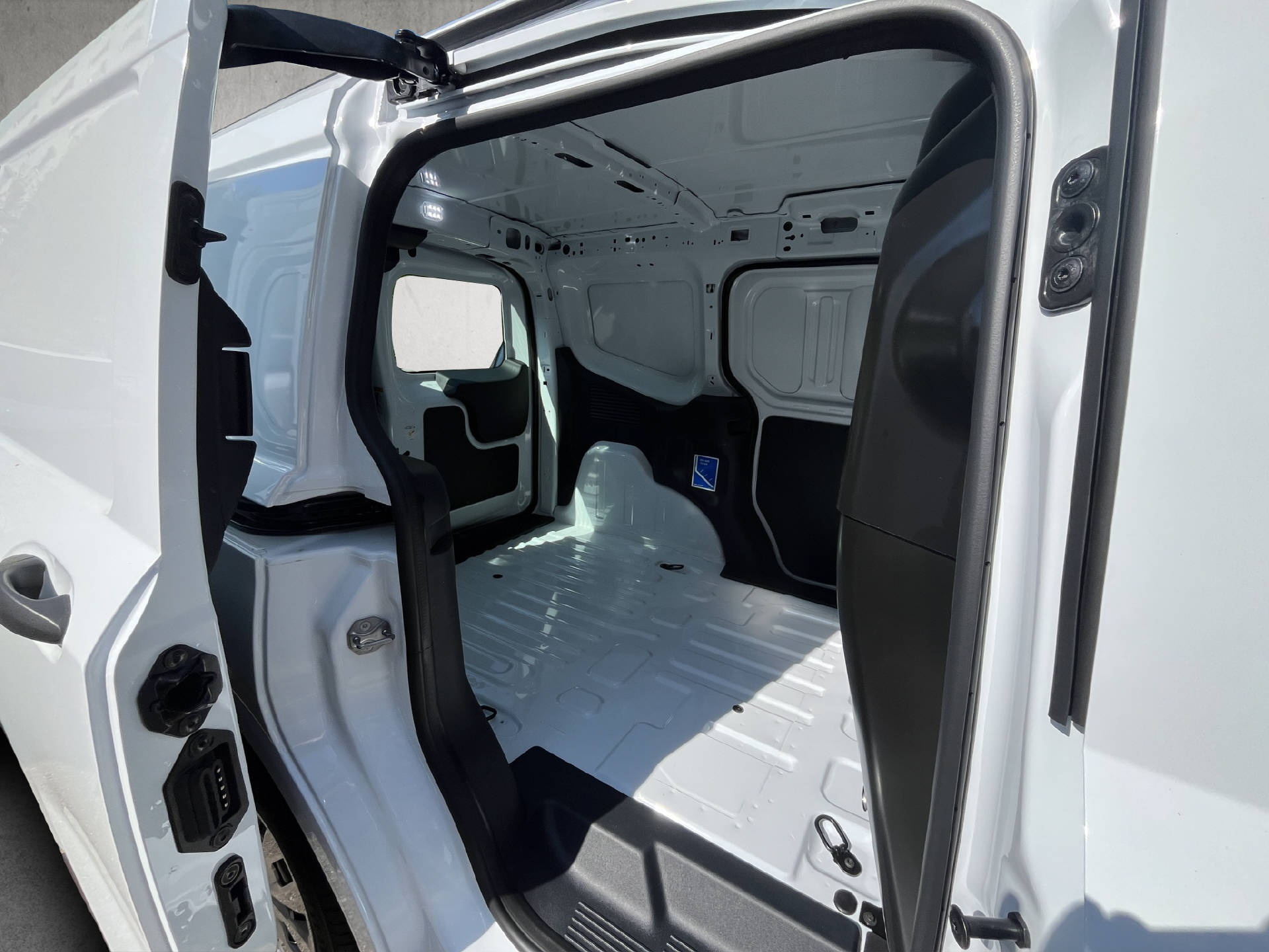 FORD Transit Courier Van 1.0 EcoBoost Trend-image-19