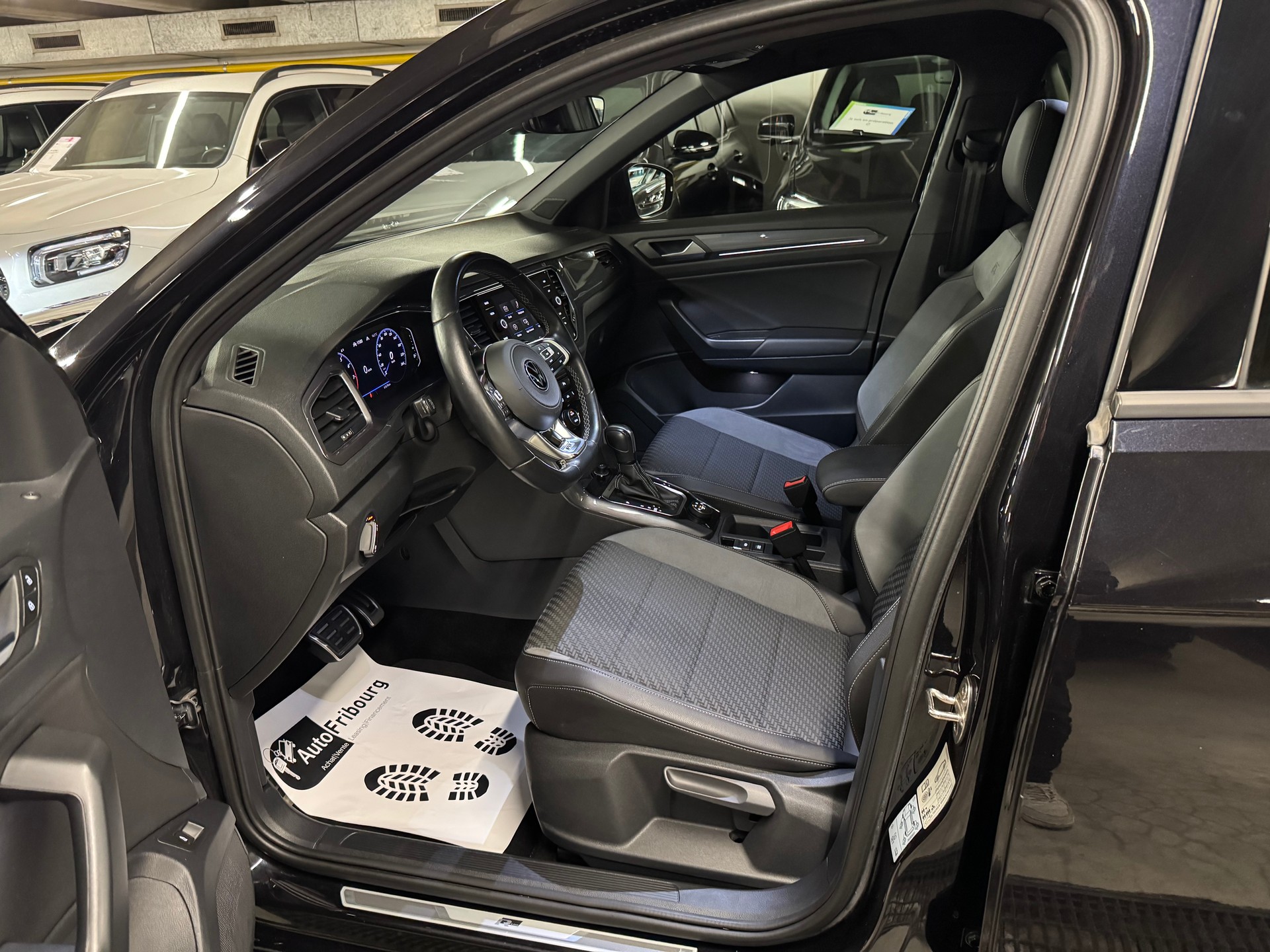 VW T-Roc 2.0 TSI Sport R-Line DSG 4Motion-showroom-element-3