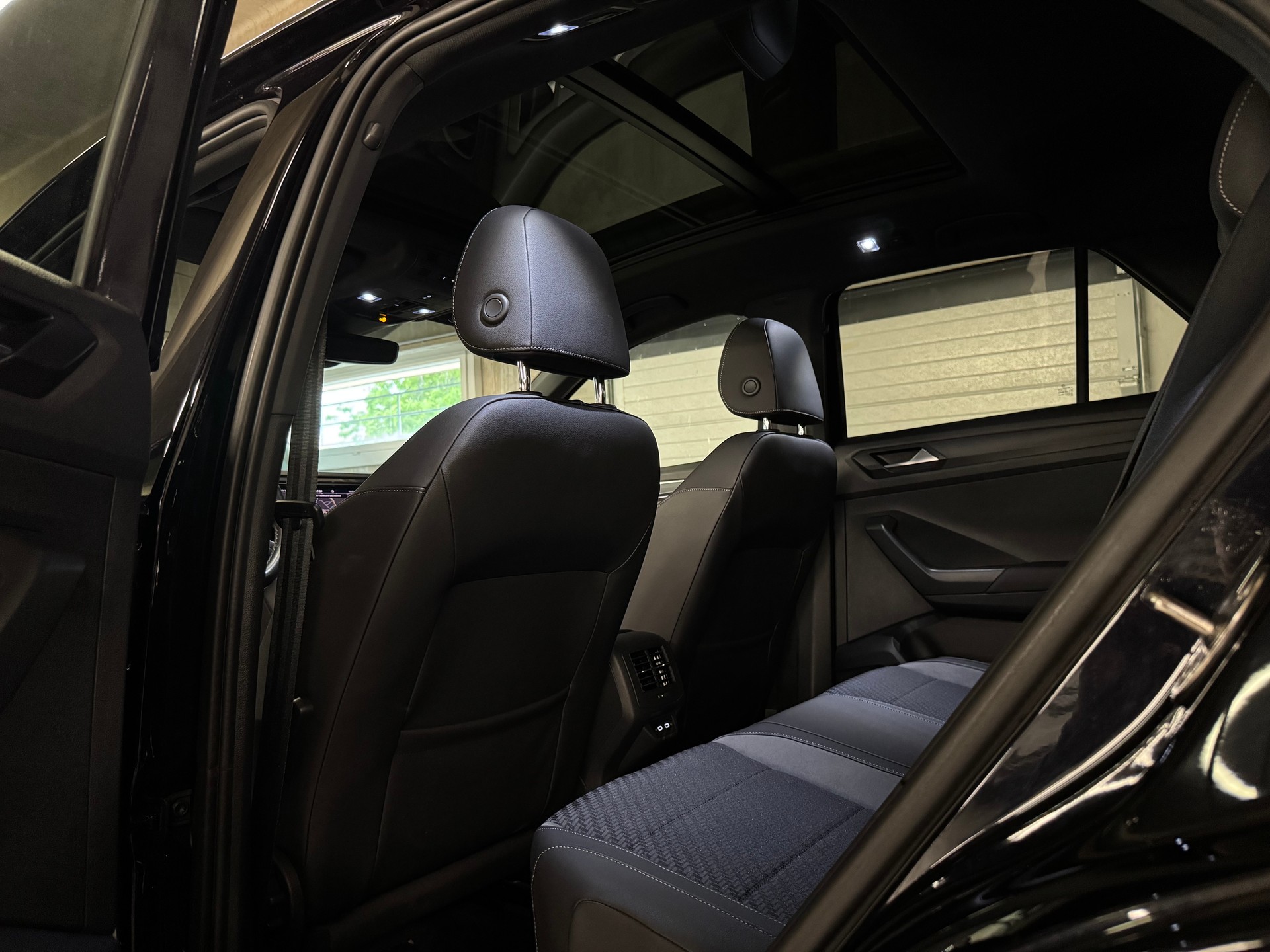 VW T-Roc 2.0 TSI Sport R-Line DSG 4Motion-image-10