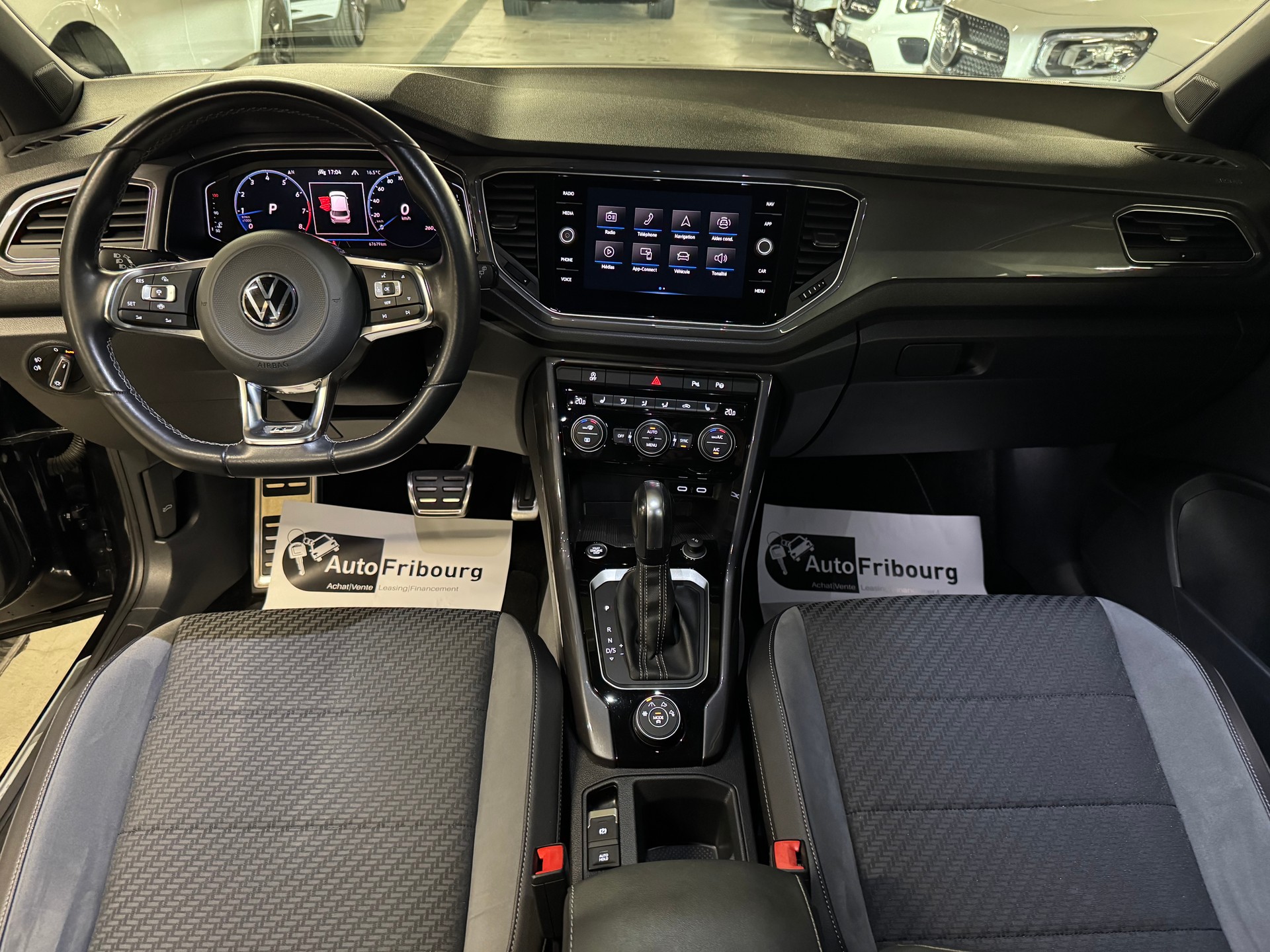 VW T-Roc 2.0 TSI Sport R-Line DSG 4Motion-image-4