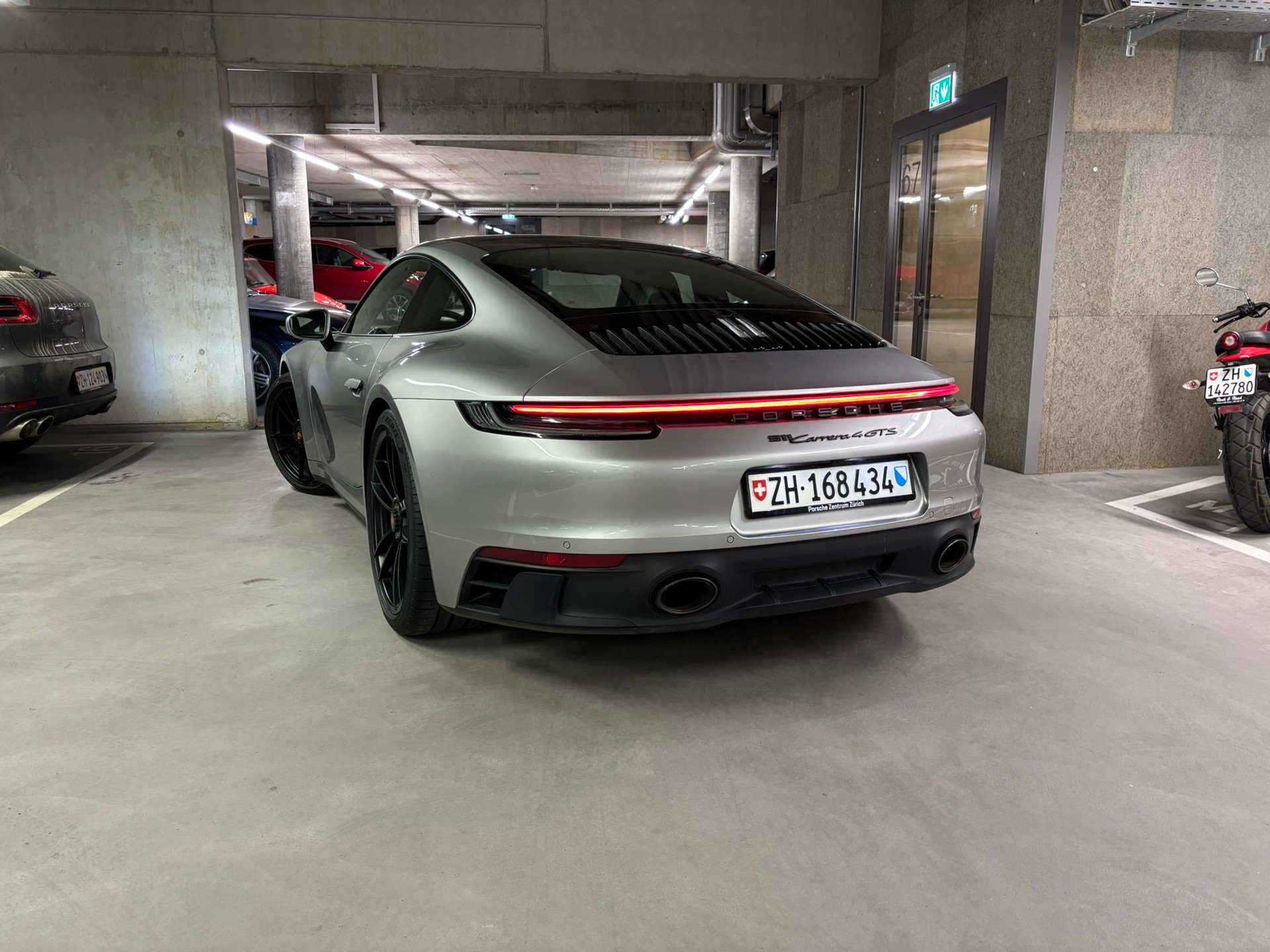 PORSCHE Carrera 4 GTS Lift Glasdach InnoDrive 1. Hand, MFK/Approved/grosse Wartung neu!-image-5