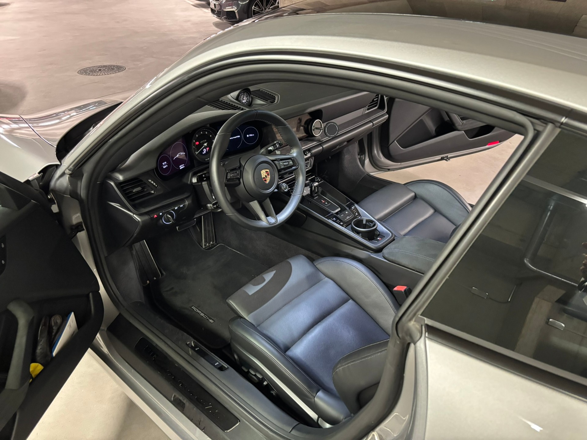 PORSCHE Carrera 4 GTS Lift Glasdach InnoDrive 1. Hand, MFK/Approved/grosse Wartung neu!-image-8