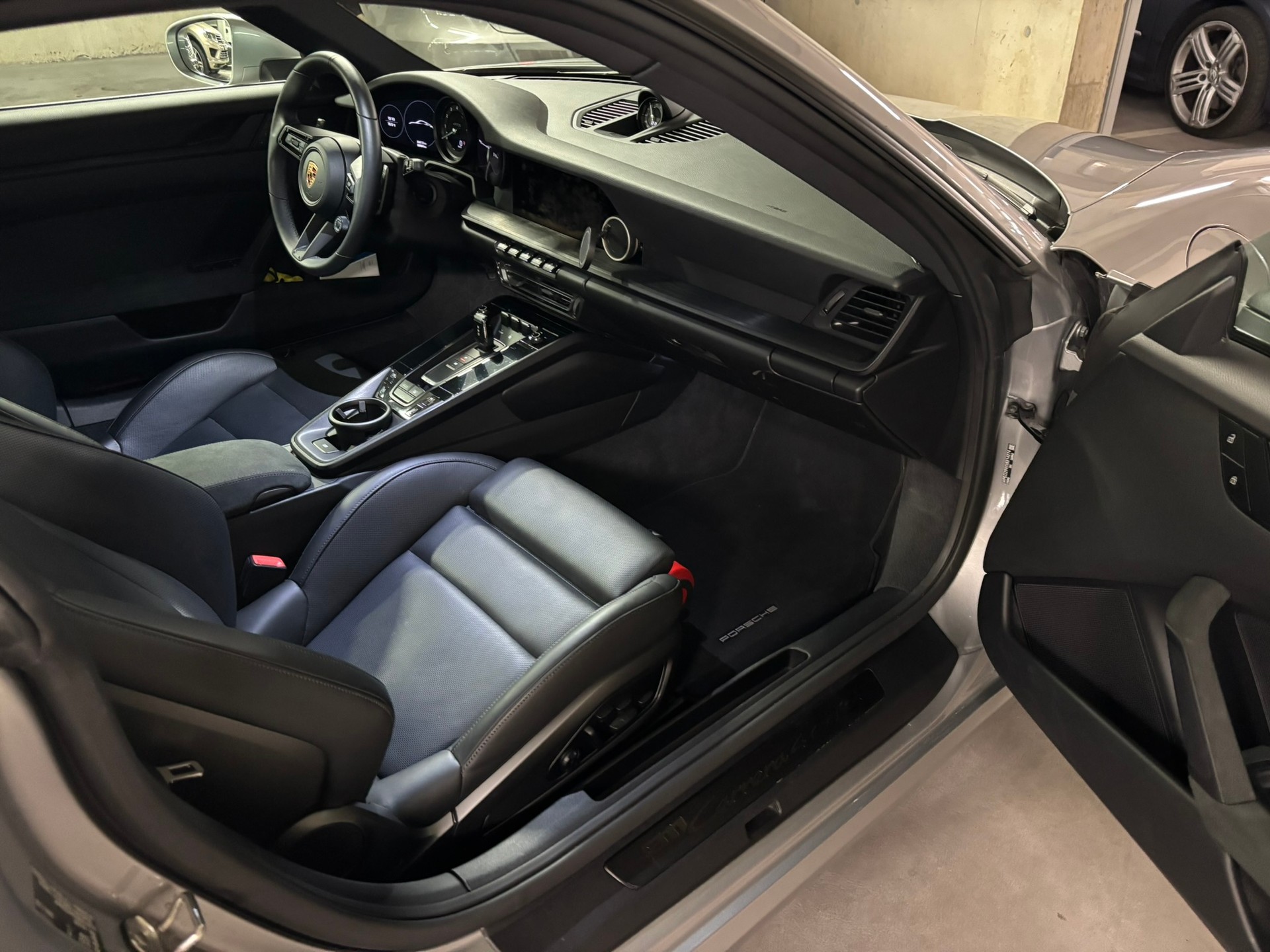 PORSCHE Carrera 4 GTS Lift Glasdach InnoDrive 1. Hand, MFK/Approved/grosse Wartung neu!-image-9