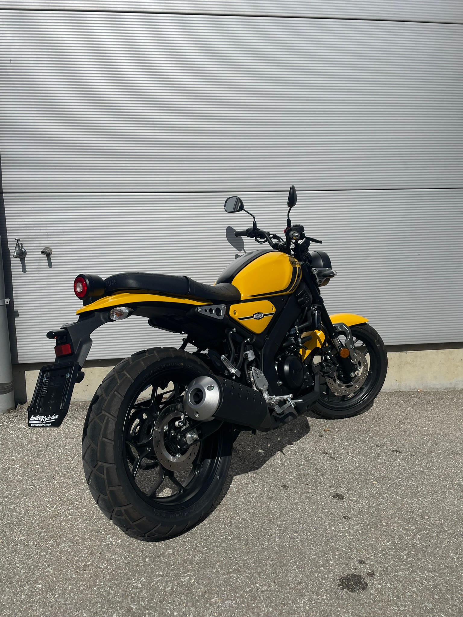 YAMAHA XSR 125-showroom-element-2