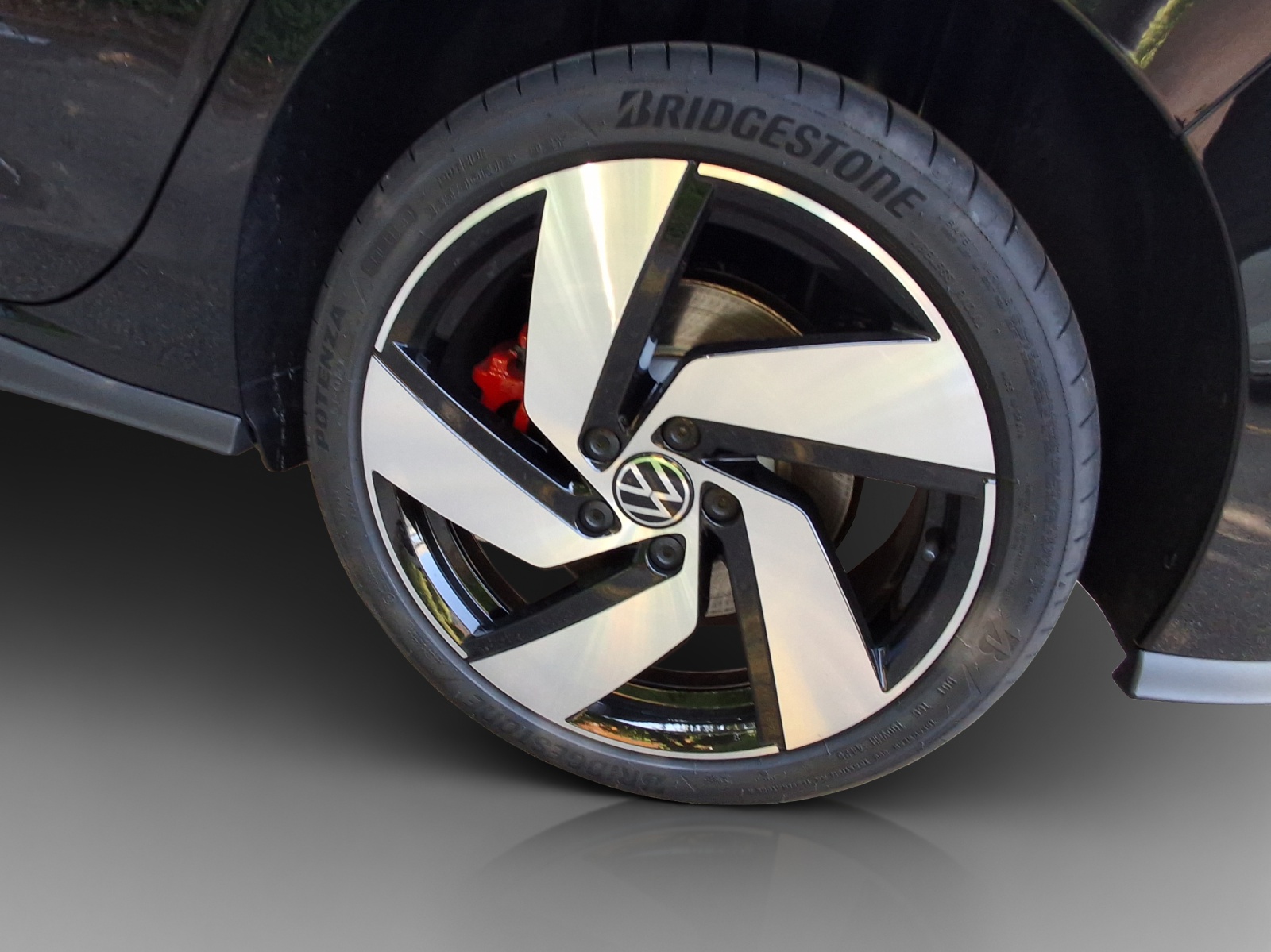 VW Golf 1.5 TSI PHEV GTE-image-13