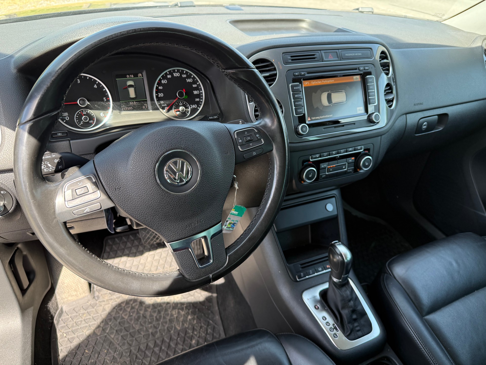 VW Tiguan 2.0 TDI BlueMotion Sport 4Motion DSG-image-9