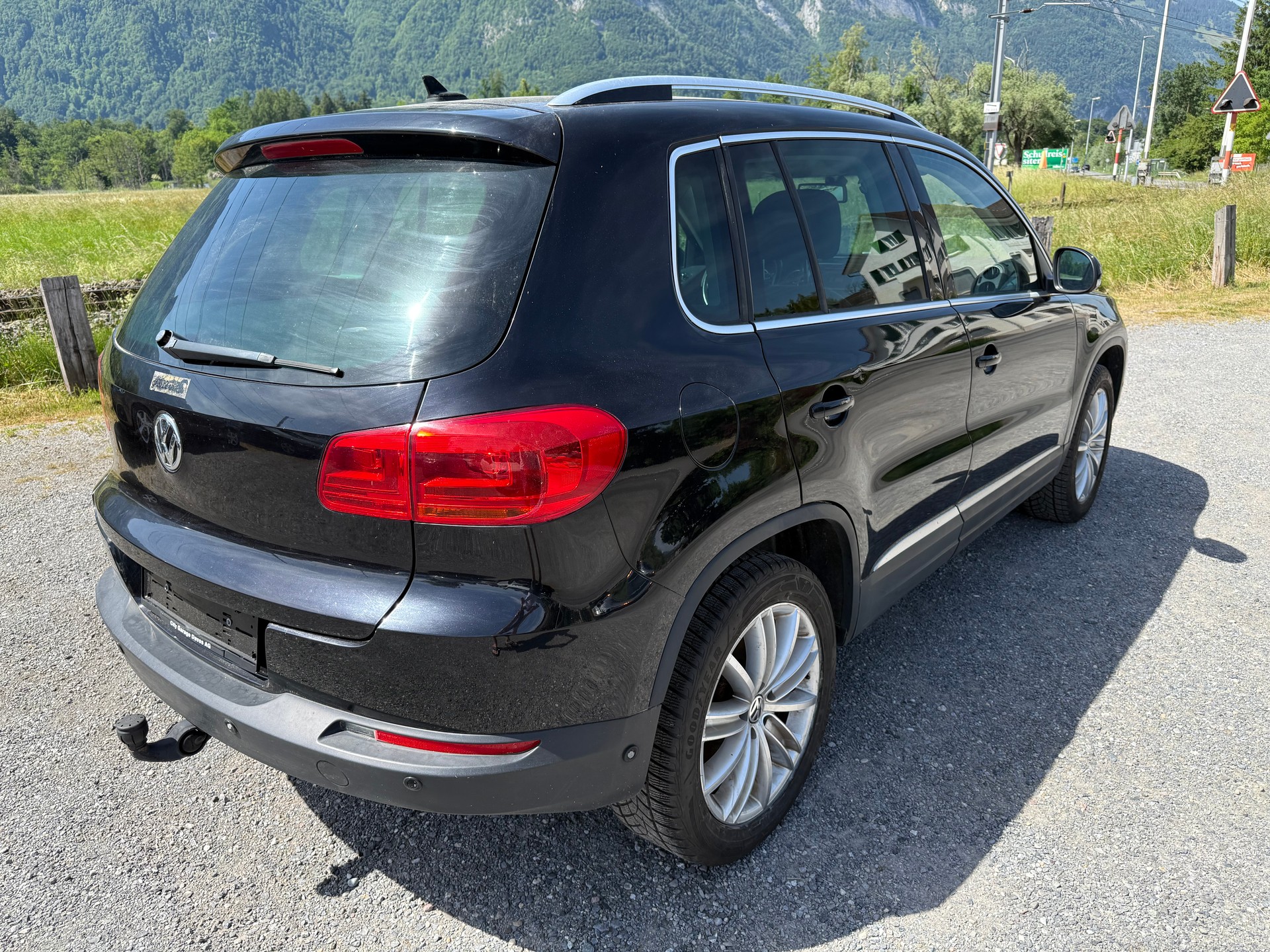 VW Tiguan 2.0 TDI BlueMotion Sport 4Motion DSG-image-4