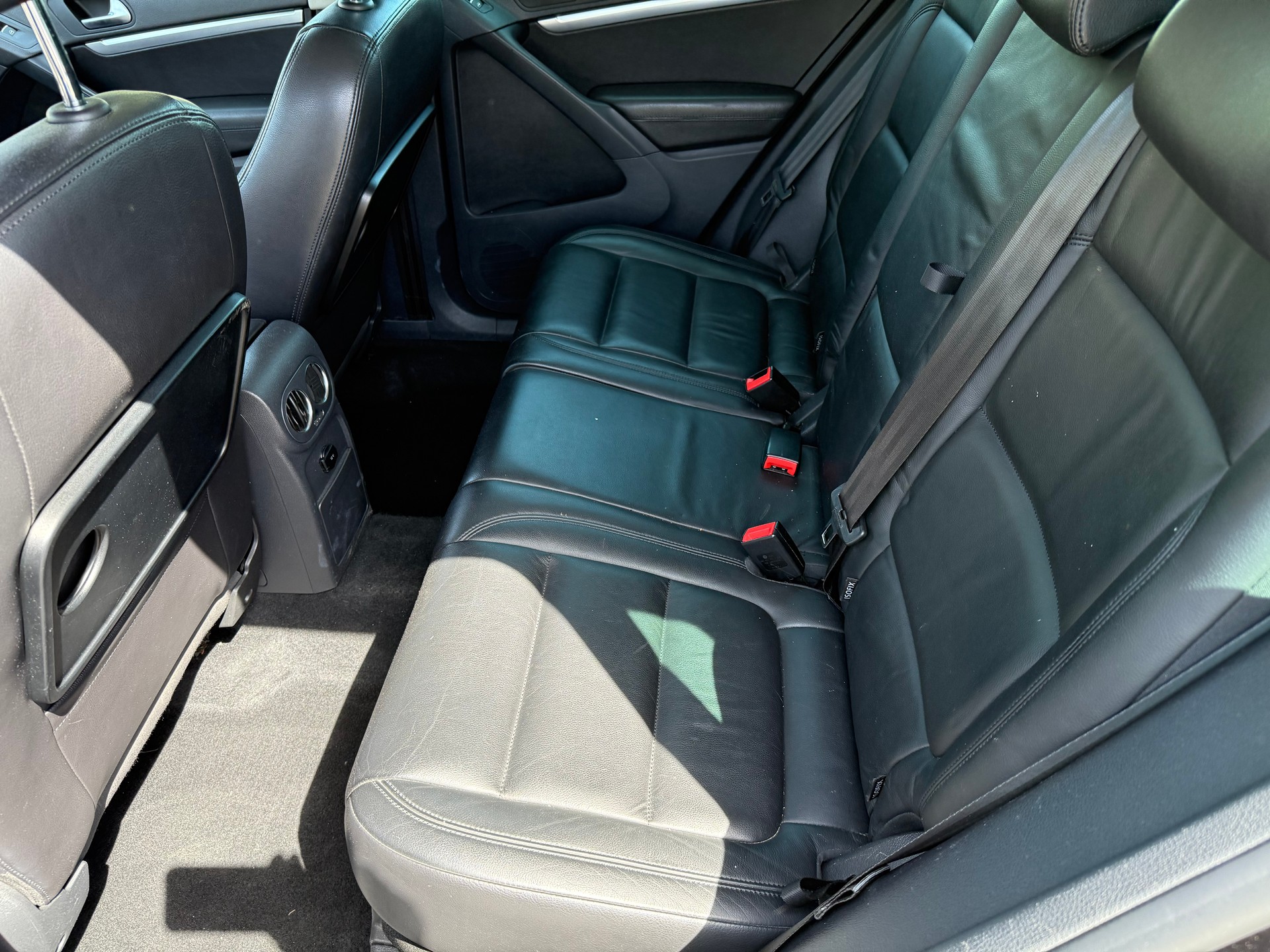 VW Tiguan 2.0 TDI BlueMotion Sport 4Motion DSG-image-11