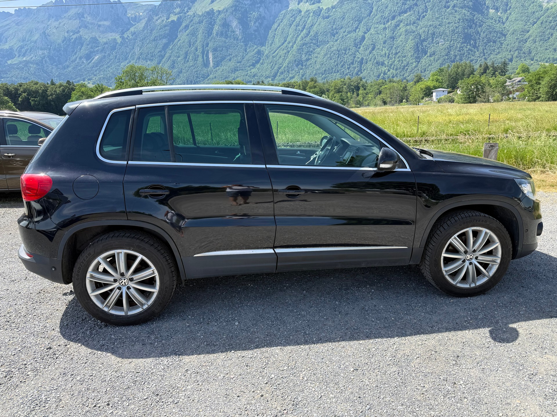 VW Tiguan 2.0 TDI BlueMotion Sport 4Motion DSG-image-5