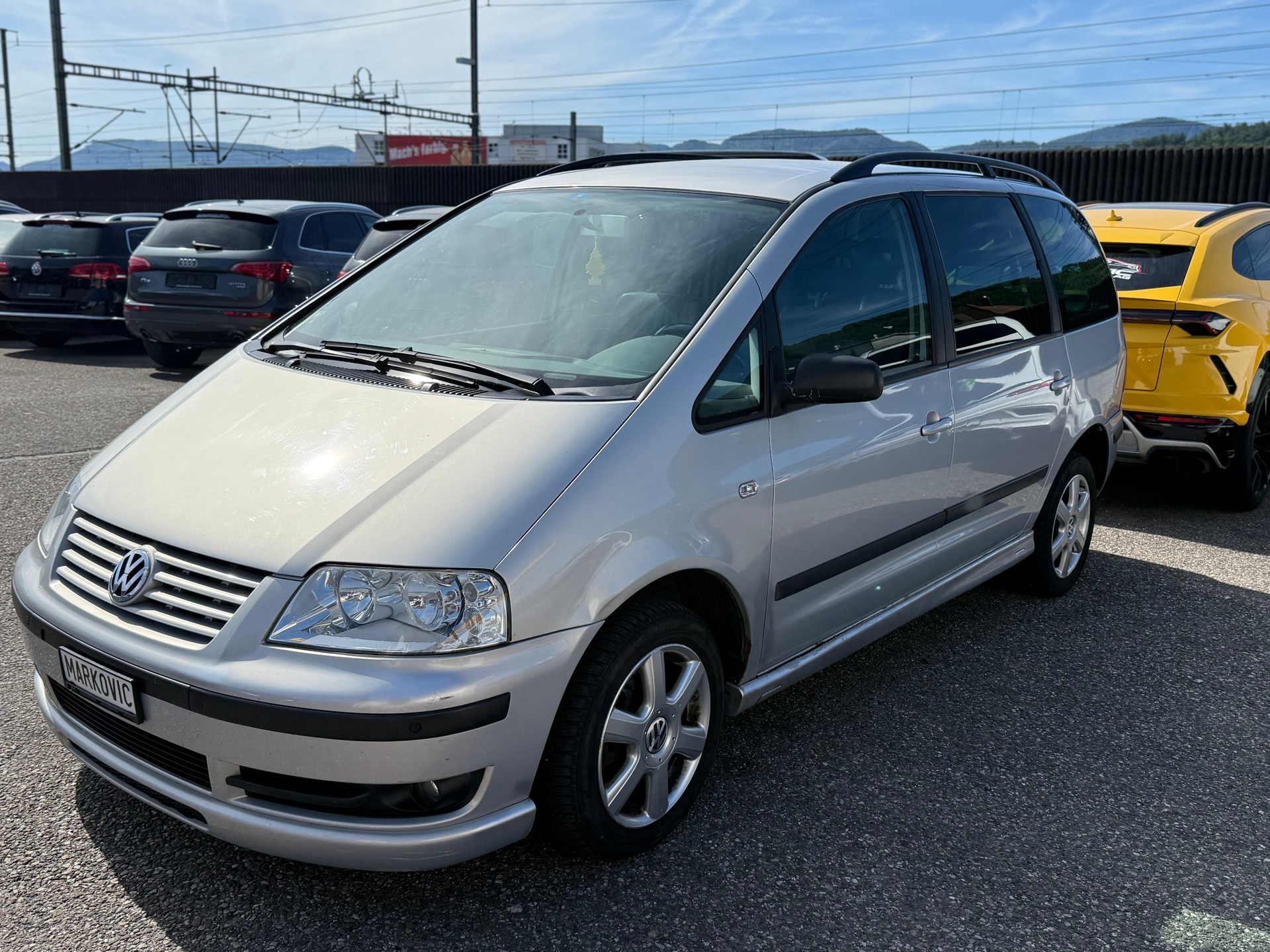VW Sharan 1.8 T Highline-image-2
