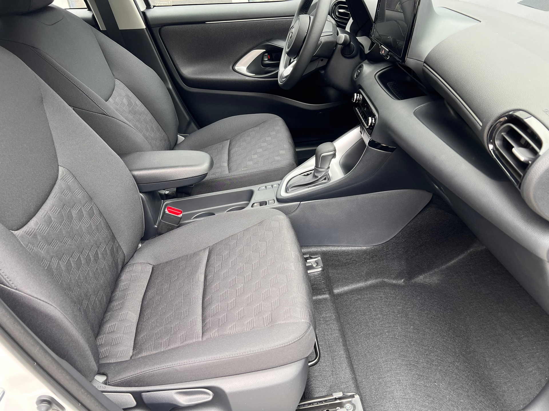 TOYOTA Yaris 1.5 VVT-i HSD Comfort-image-12