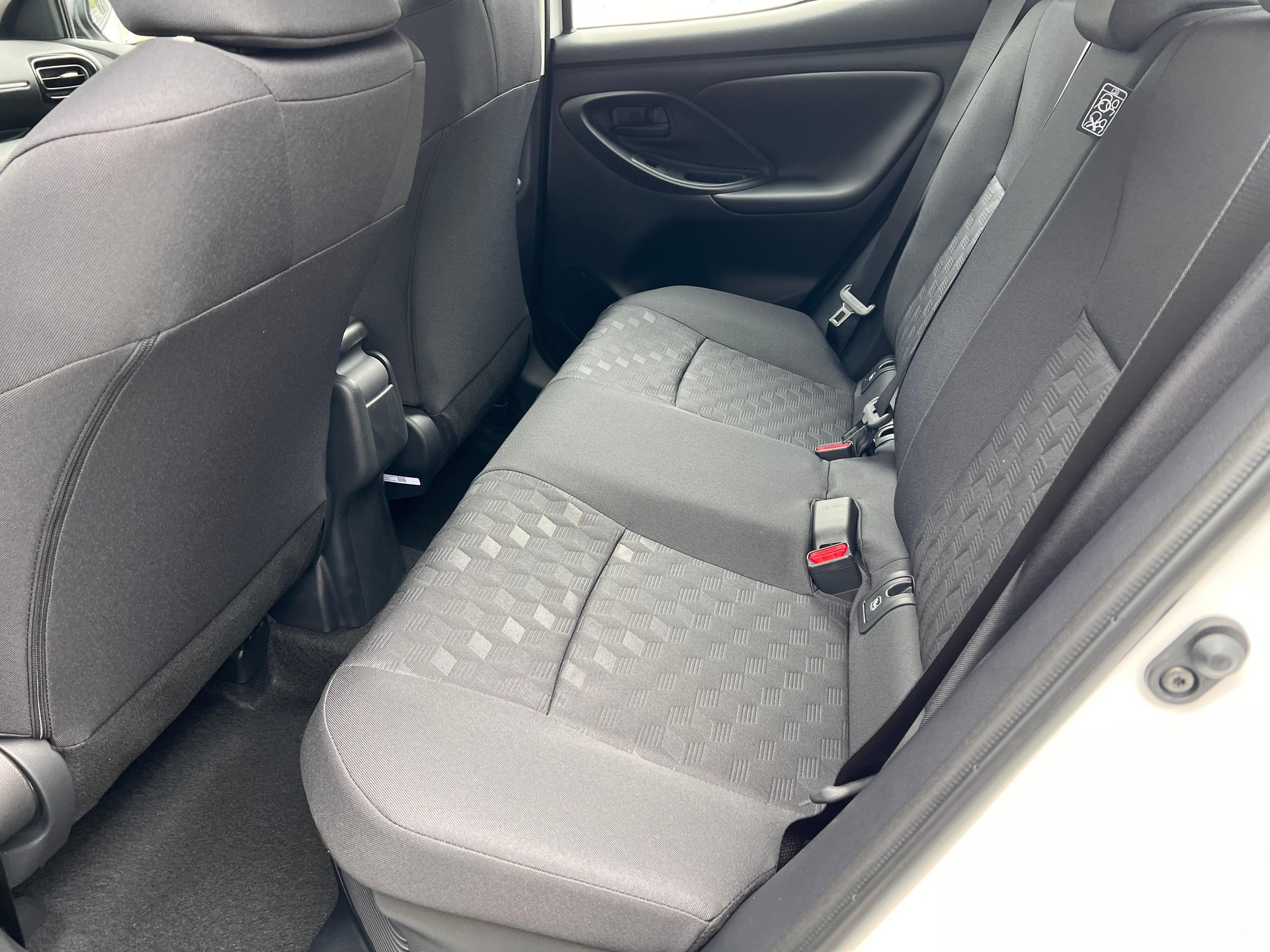 TOYOTA Yaris 1.5 VVT-i HSD Comfort-image-10