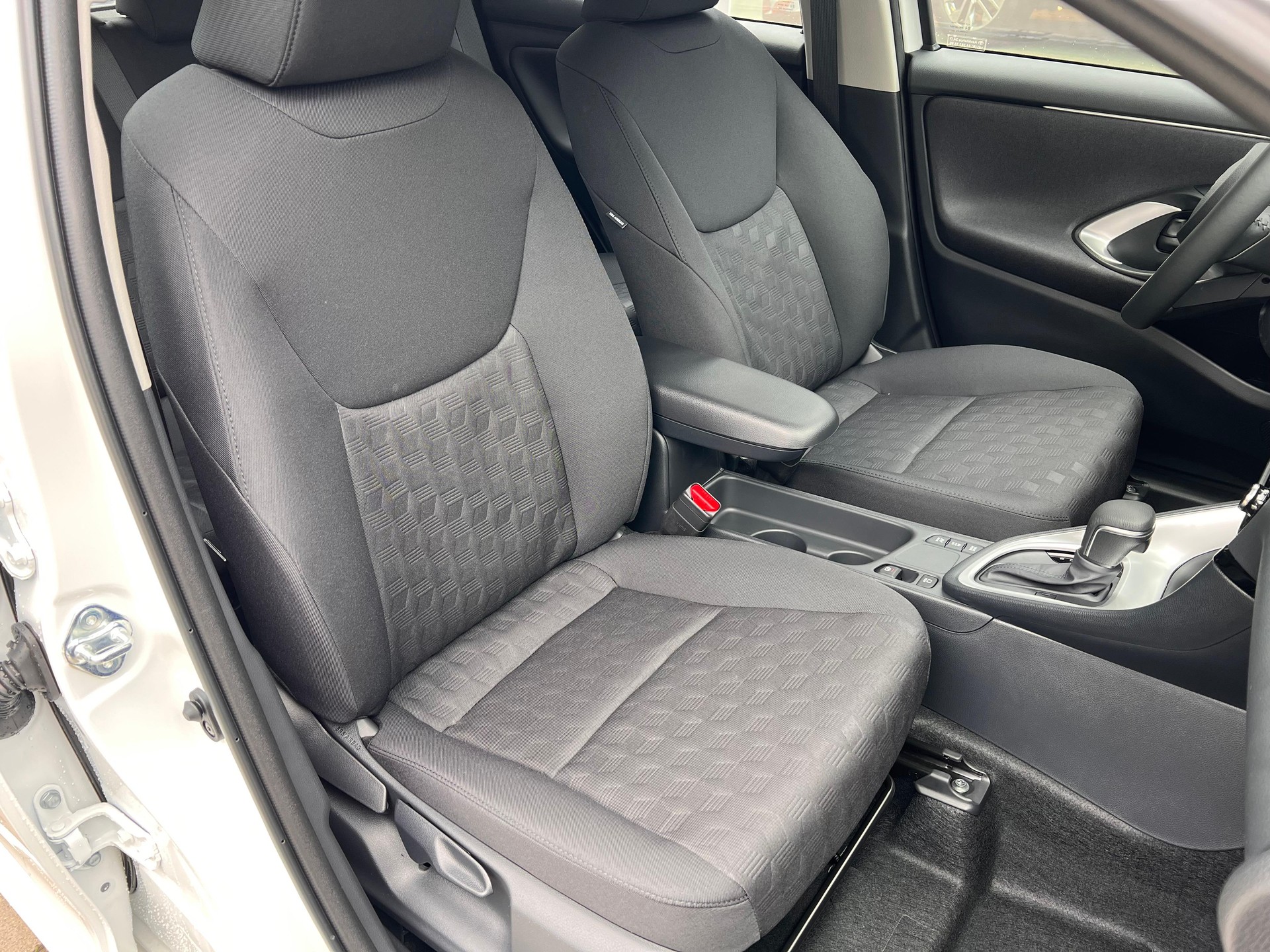 TOYOTA Yaris 1.5 VVT-i HSD Comfort-image-13