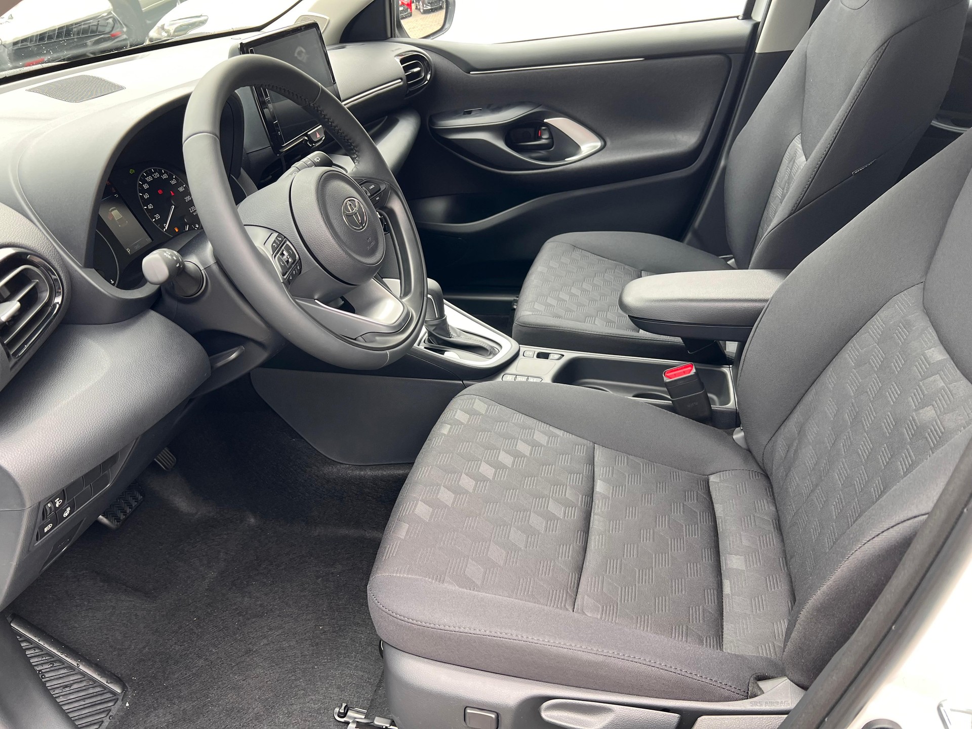 TOYOTA Yaris 1.5 VVT-i HSD Comfort-image-8