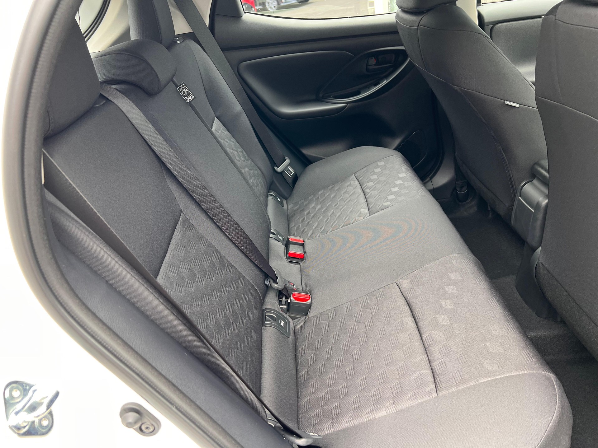 TOYOTA Yaris 1.5 VVT-i HSD Comfort-image-11