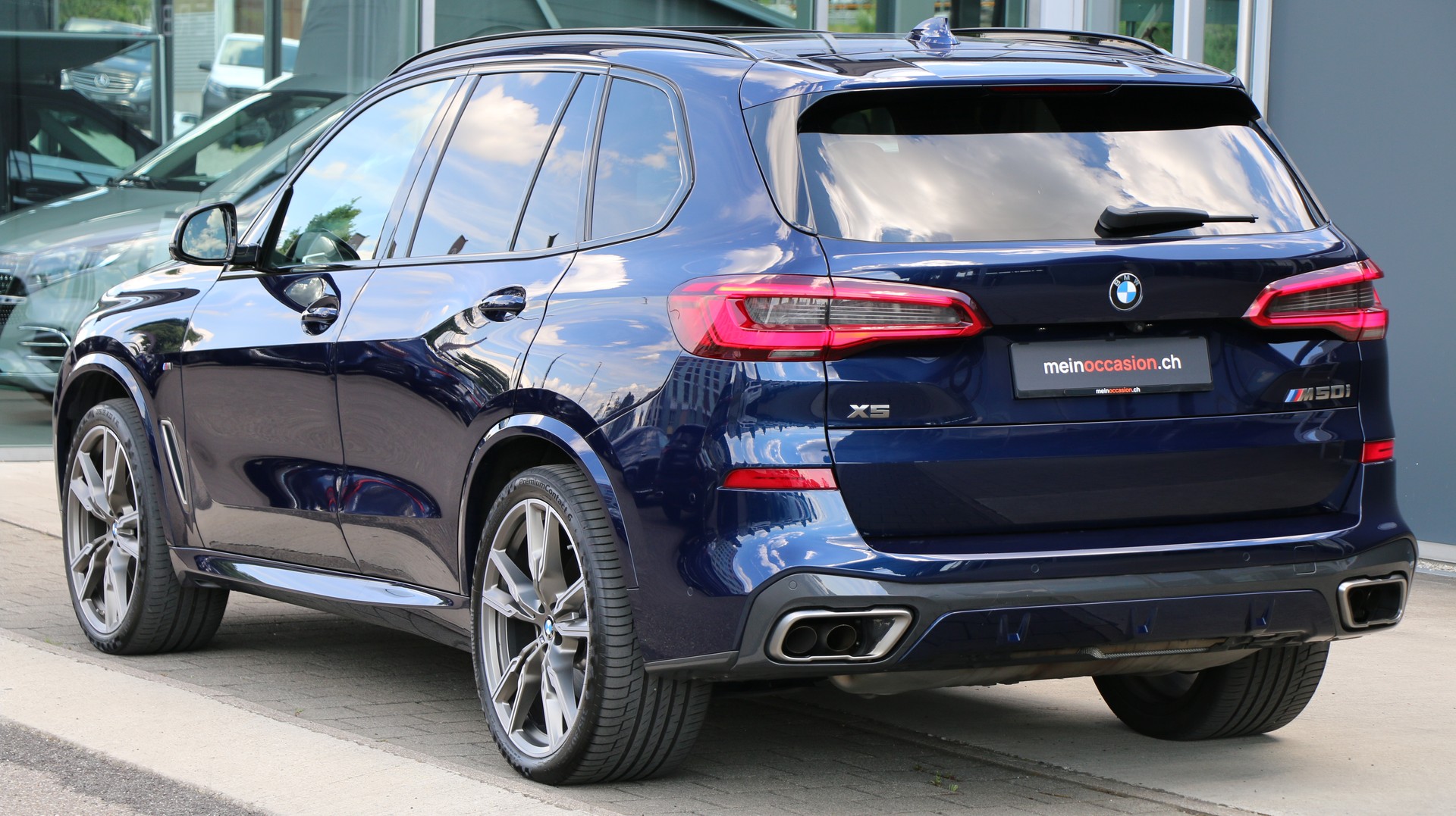 BMW X5 xDrive M50i-image-4