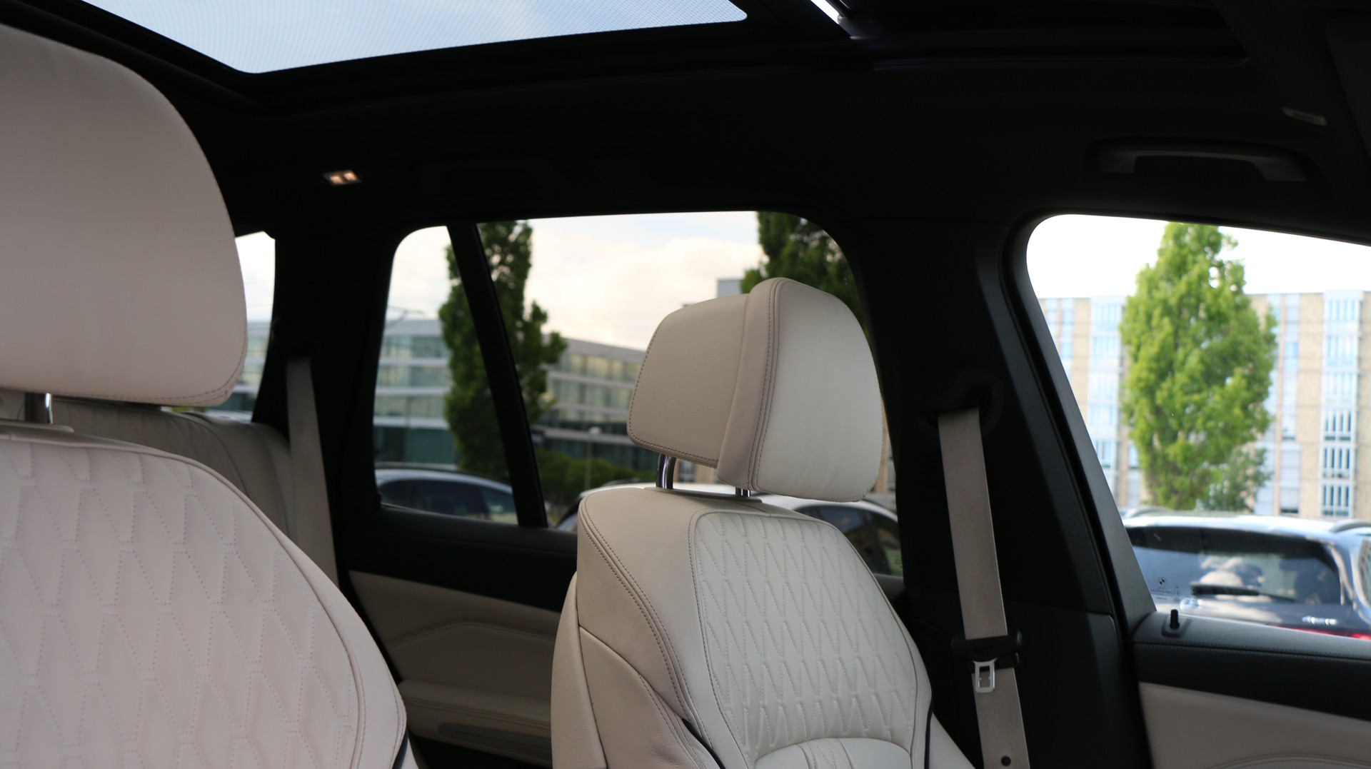 BMW X5 xDrive M50i-image-36