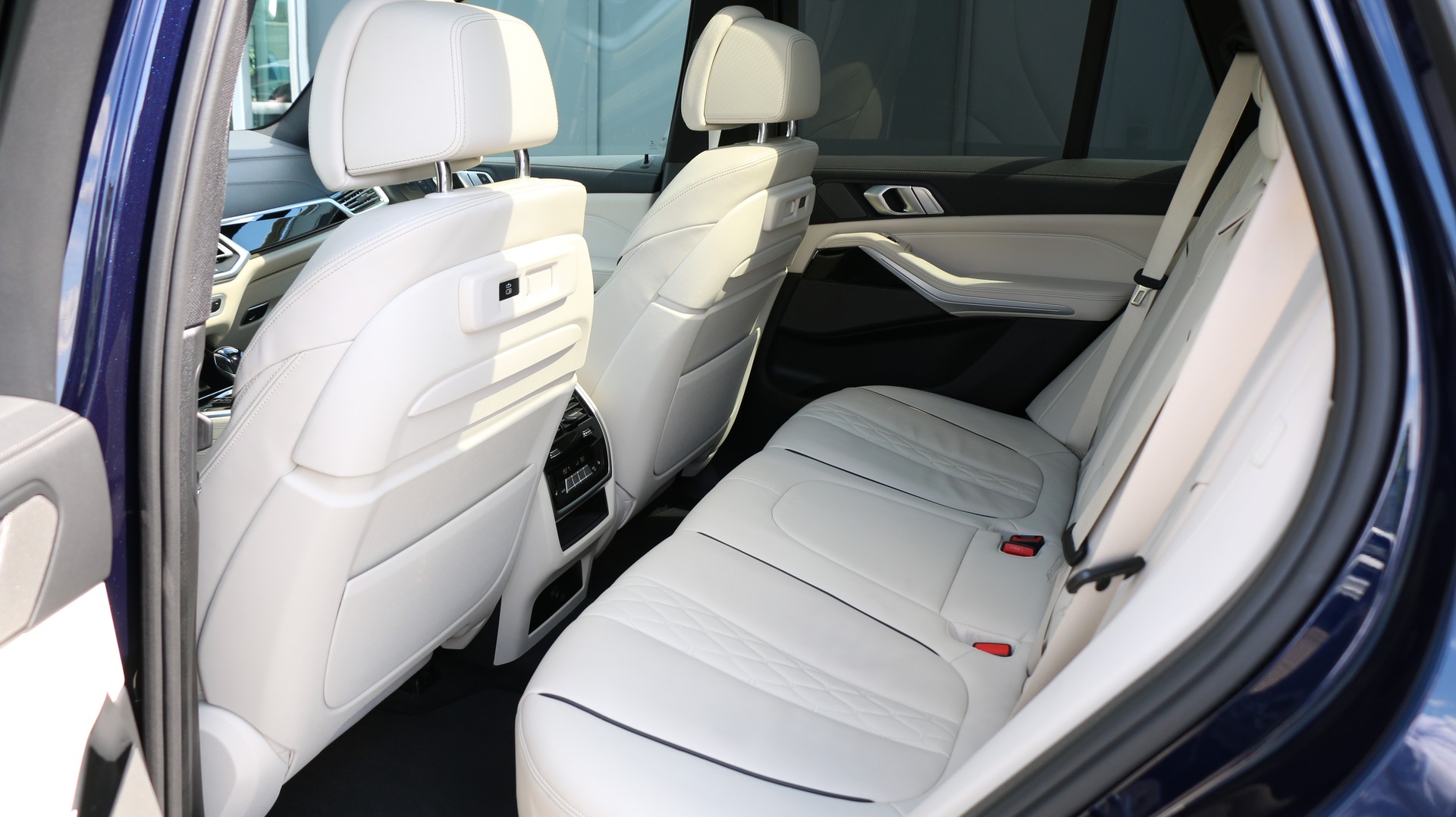 BMW X5 xDrive M50i-image-31
