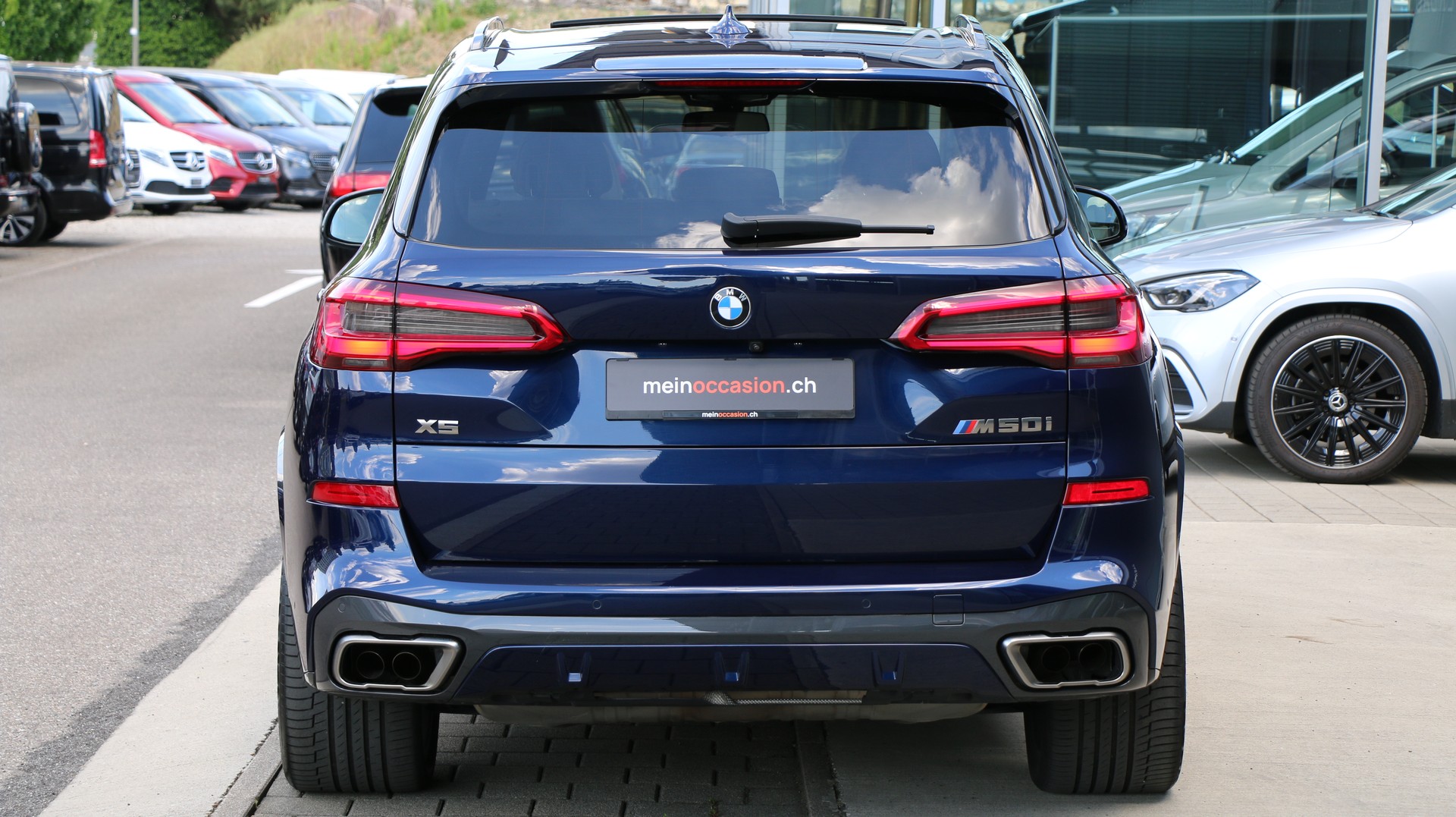 BMW X5 xDrive M50i-image-5