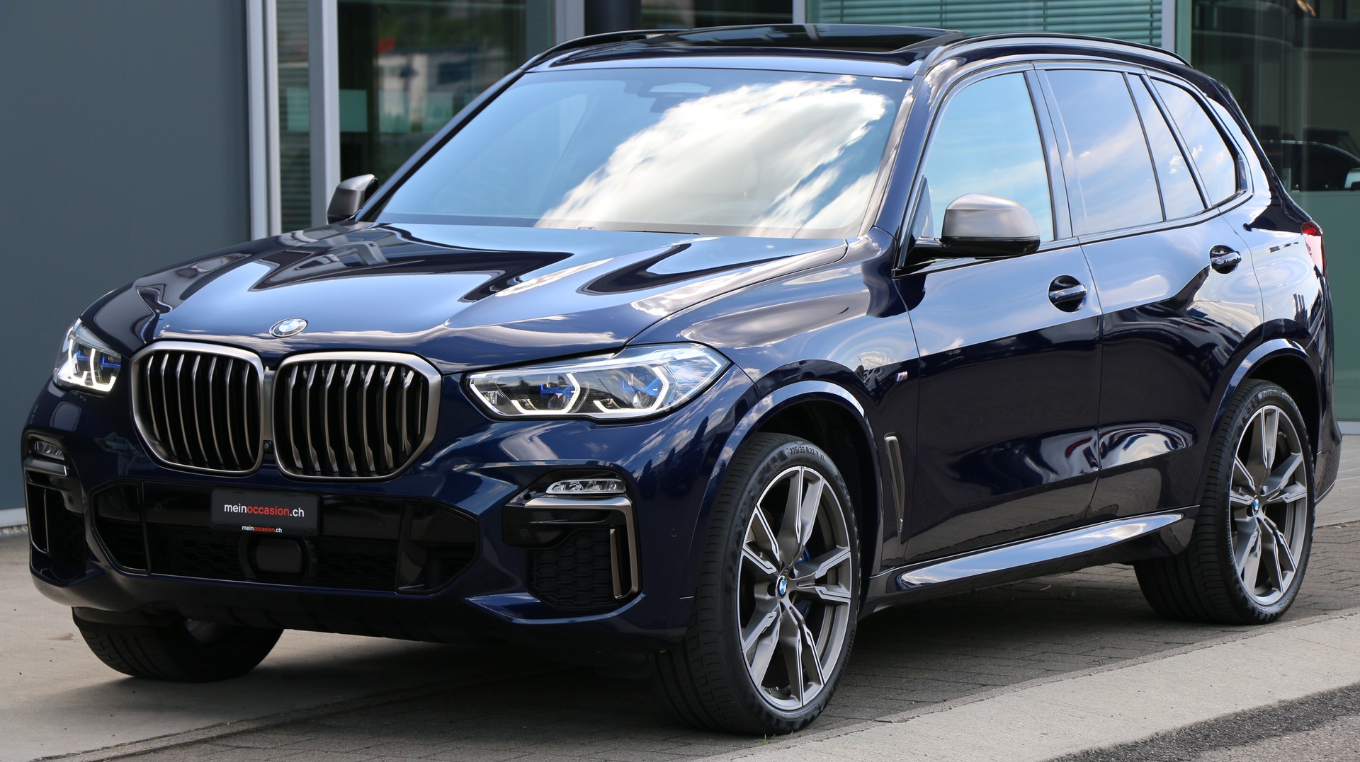 BMW X5 xDrive M50i-image-2