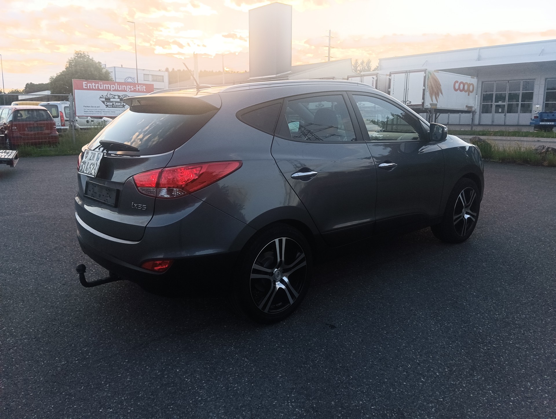 HYUNDAI iX 35 2.0 CRDi Premium 4WD Automatic-image-4